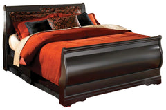 Huey Vineyard Full Sleigh Bed, Chest and Nightstand