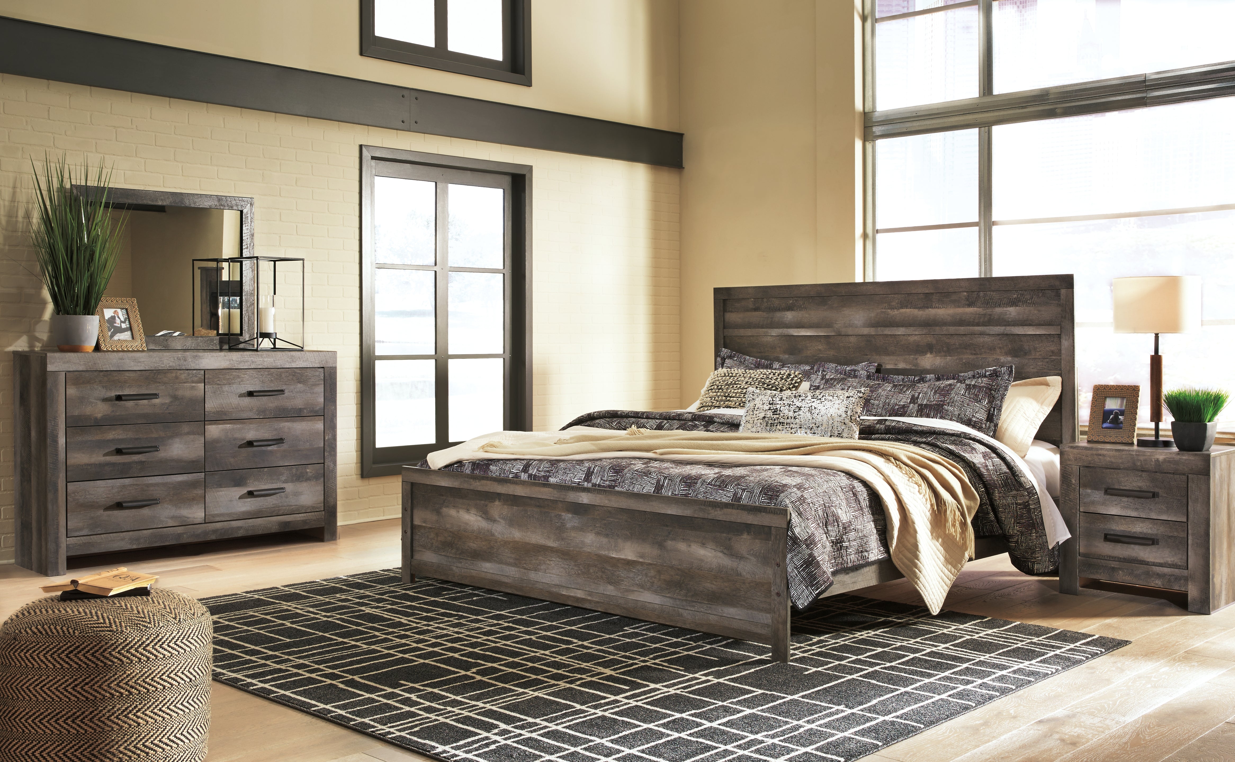 Furniture City Laplace - Ashley Furniture - Wynnlow King Panel Bed with Mirrored Dresser and Nightstand - King Panel Bed with Mirrored Dresser and Nightstand - B440B23