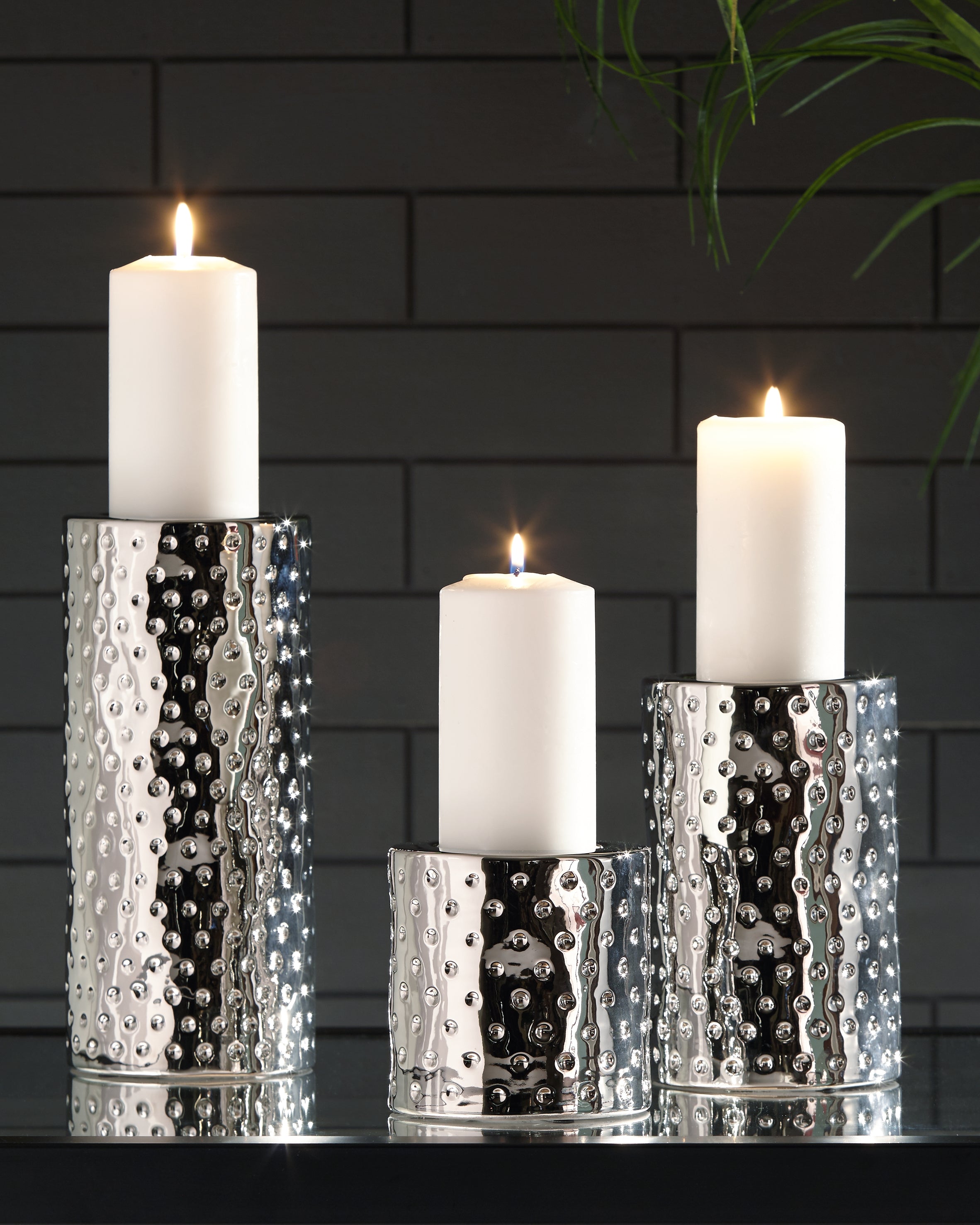 Furniture City Laplace - Ashley Furniture - Marisa Candle Holder - Candle Holder Set (3/CN) / Silver Finish - A2000460