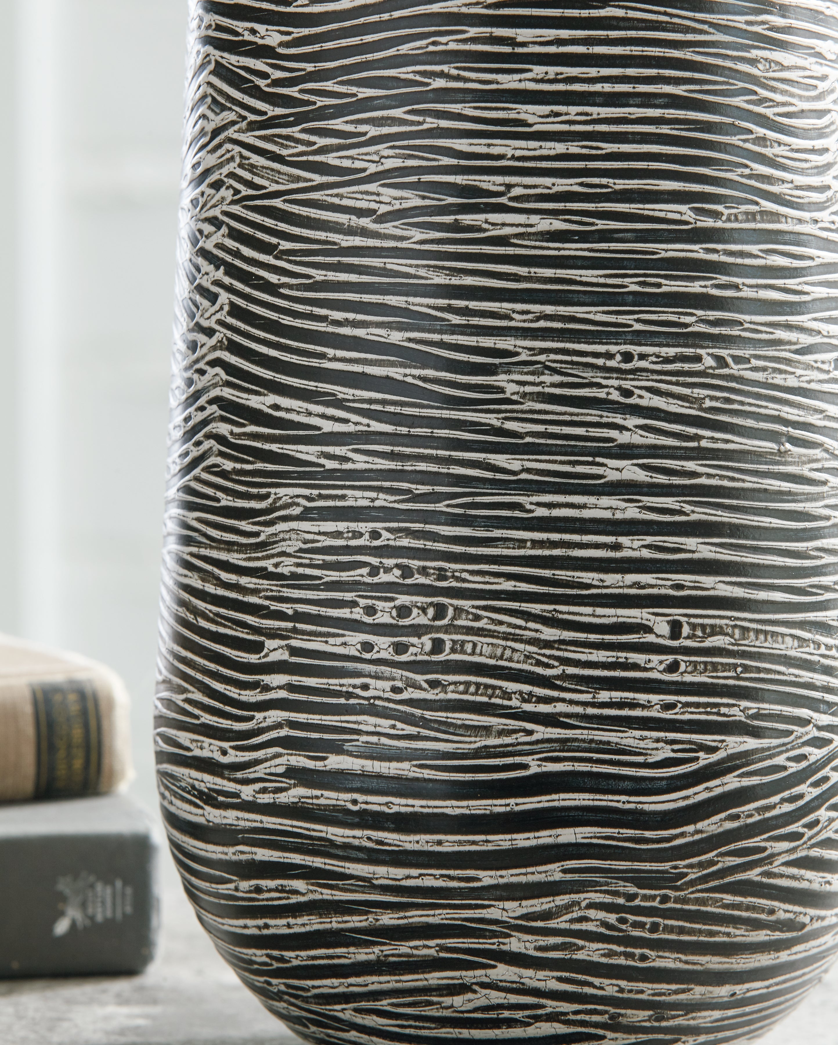 Furniture City Laplace - Ashley Furniture - Fynn Vase - Vase / Antique Gray - A2000515