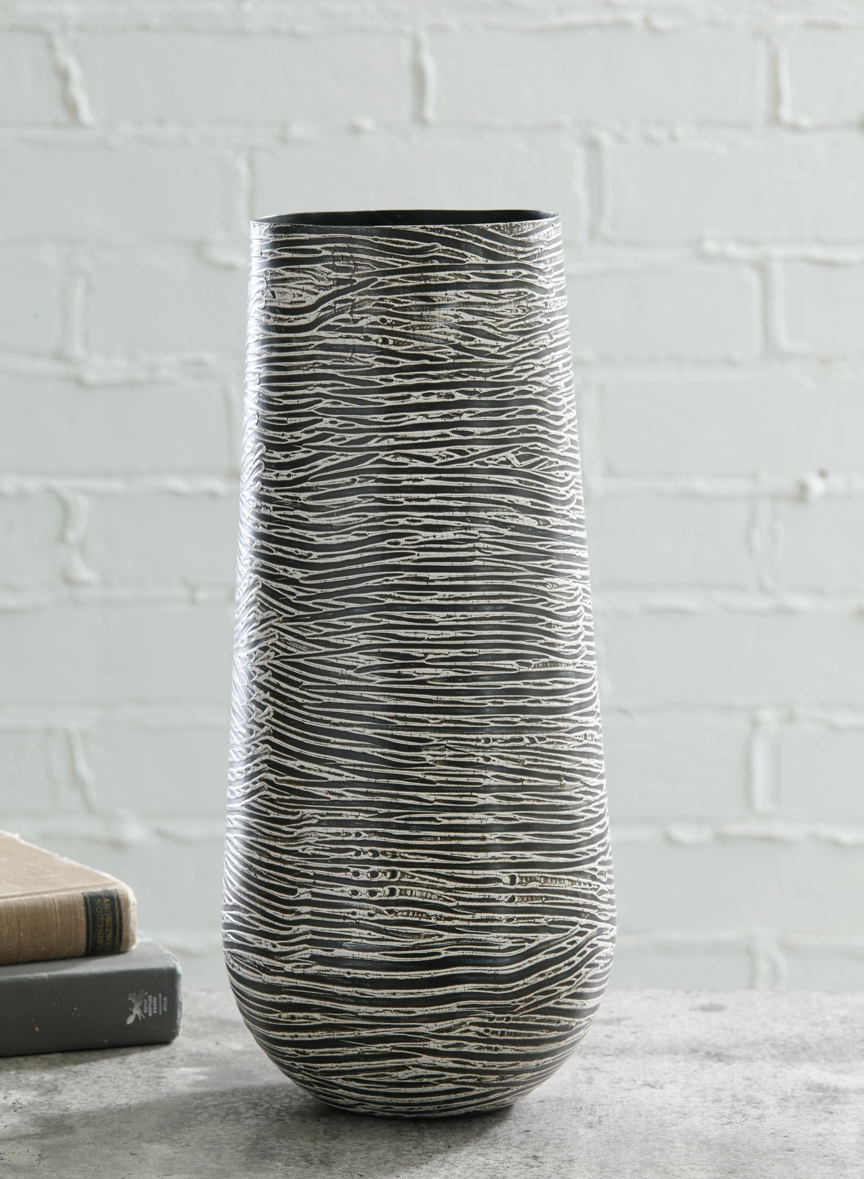 Furniture City Laplace - Ashley Furniture - Fynn Vase - Vase / Antique Gray - A2000515