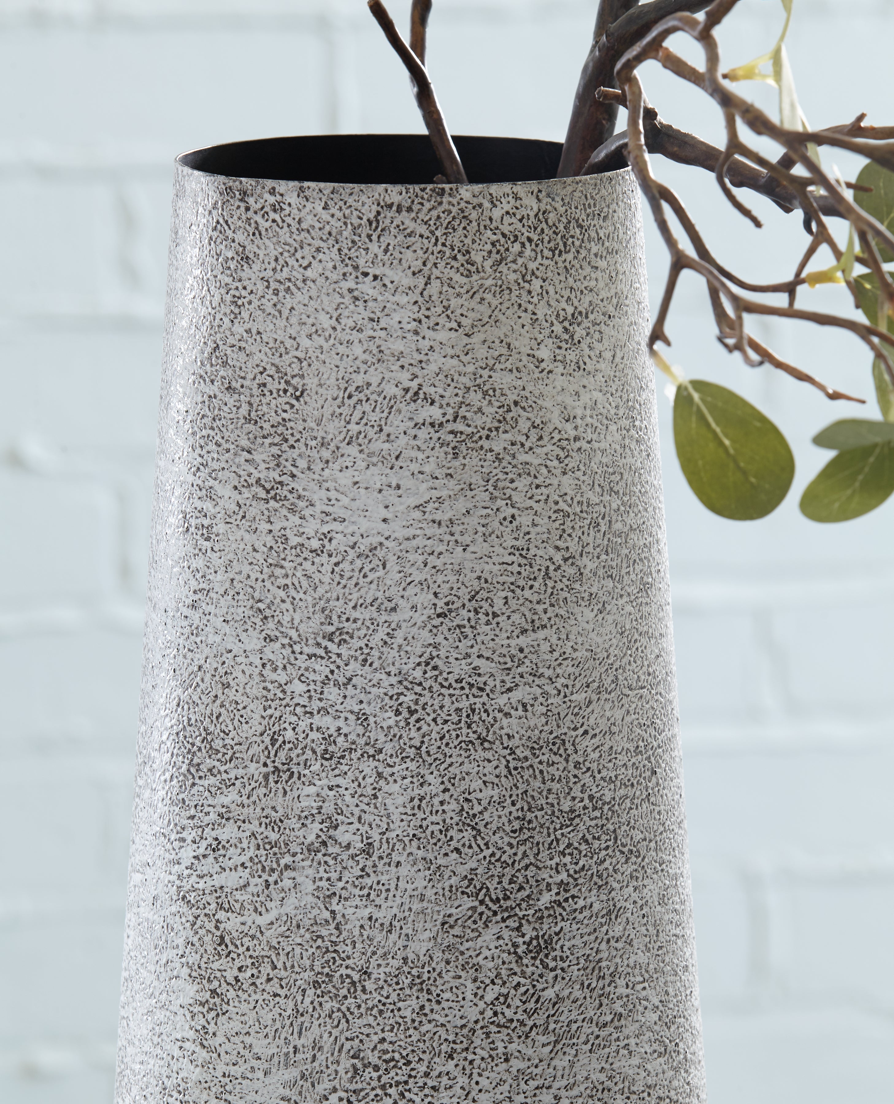 Furniture City Laplace - Ashley Furniture - Fynn Vase - Vase / Antique White - A2000517