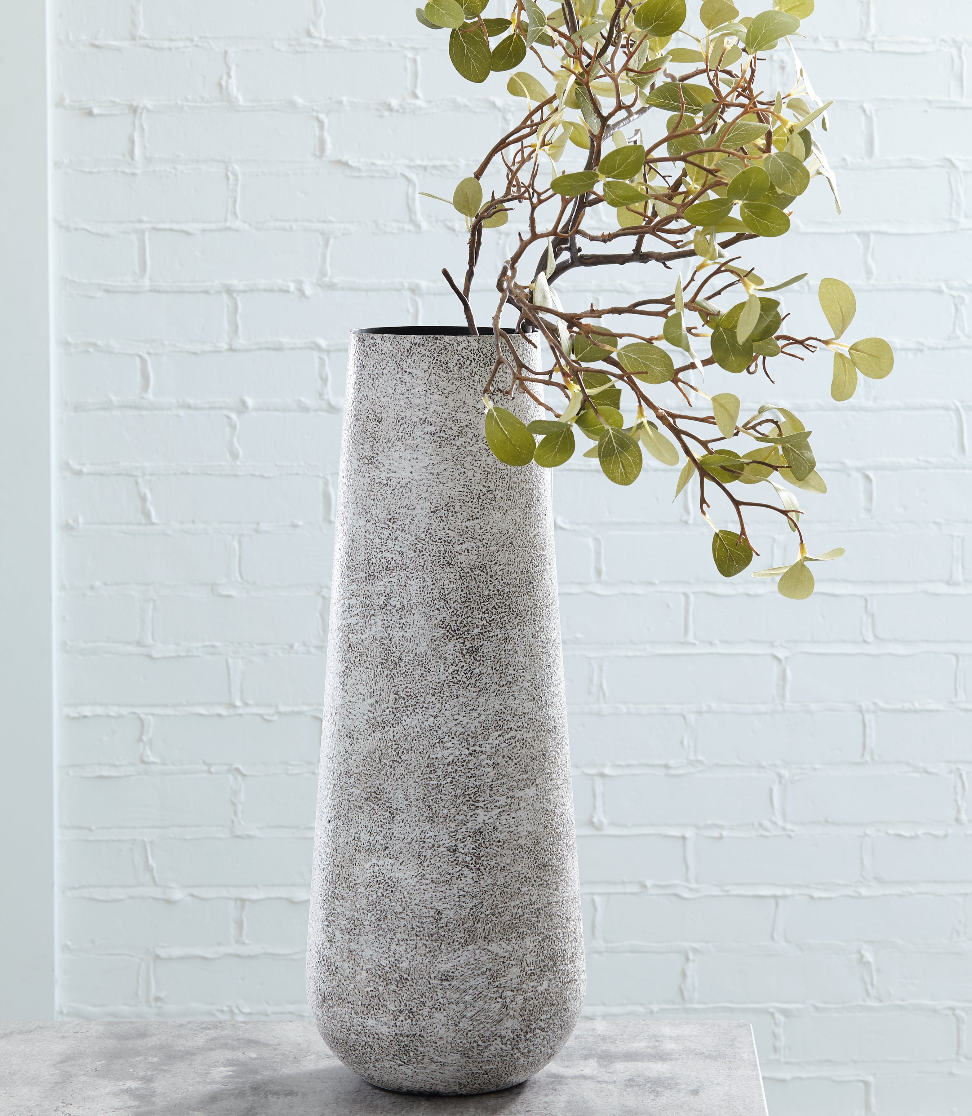 Furniture City Laplace - Ashley Furniture - Fynn Vase - Vase / Antique White - A2000517