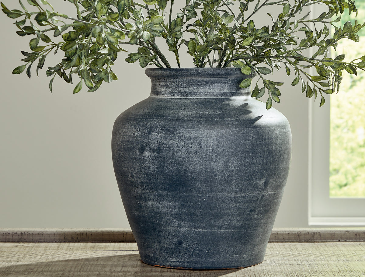 Furniture City Laplace - Ashley Furniture - Meadie Vase - Vase - A2000629