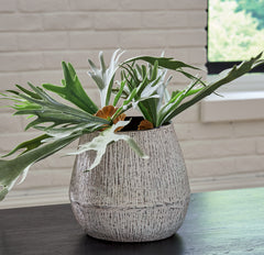 Furniture City Laplace - Ashley Furniture - Claymount Vase - Vase - A2000636