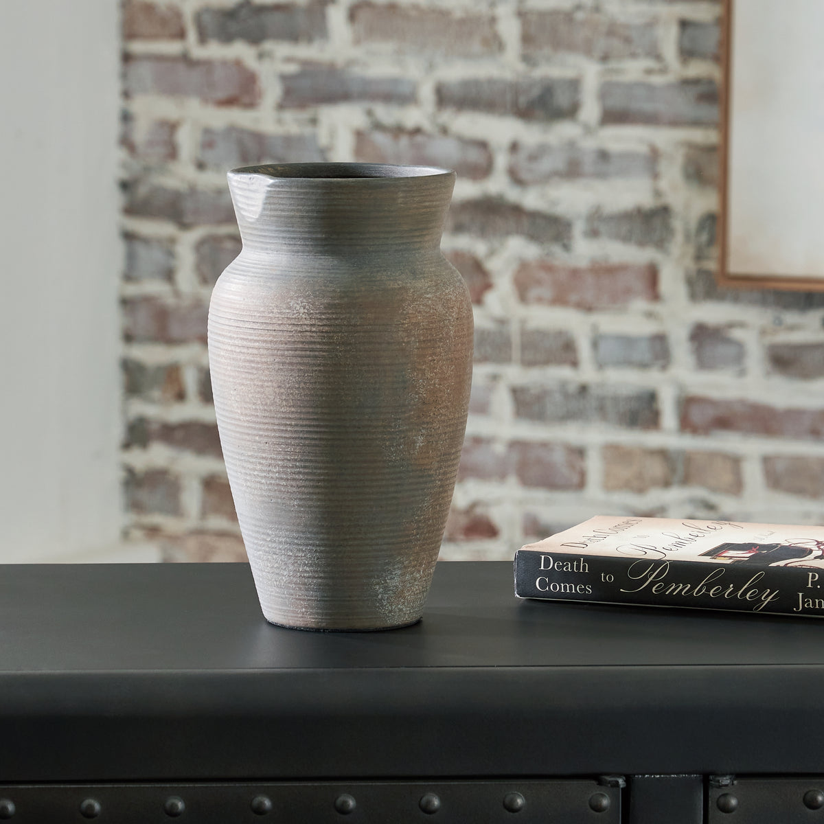 Furniture City Laplace - Ashley Furniture - Brickmen Vase - Vase - A2000657