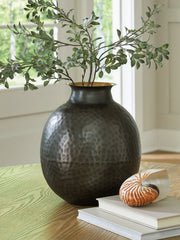 Furniture City Laplace - Ashley Furniture - Woody Vase - Vase - A2000844