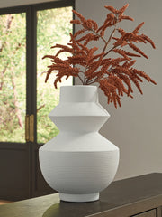 Furniture City Laplace - Ashley Furniture - Naveen Vase - Vase - A2000871