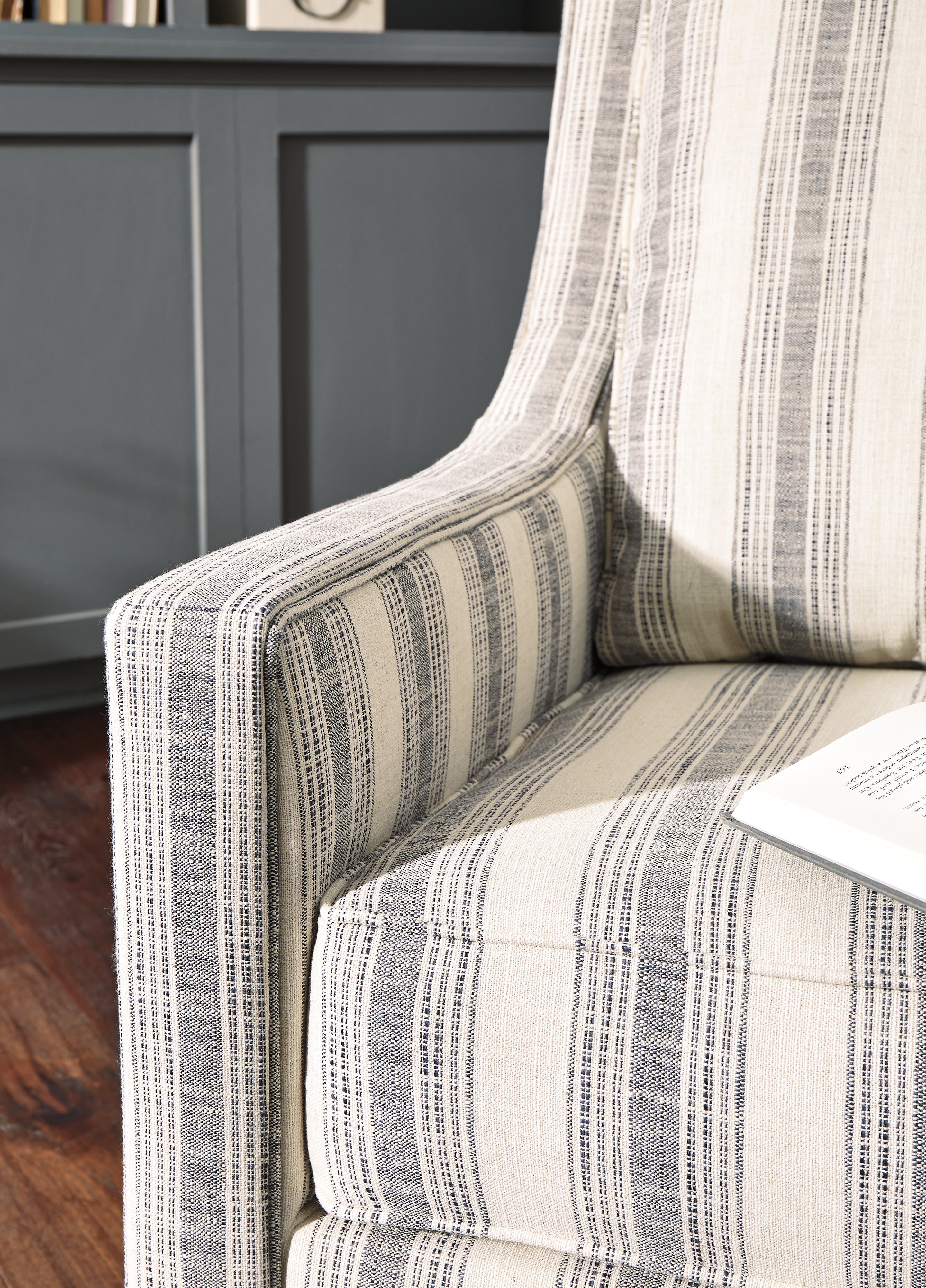 Furniture City Laplace - Ashley Furniture - Kambria Swivel Glider Accent Chair - Swivel Glider Accent Chair / Fog - A3000265