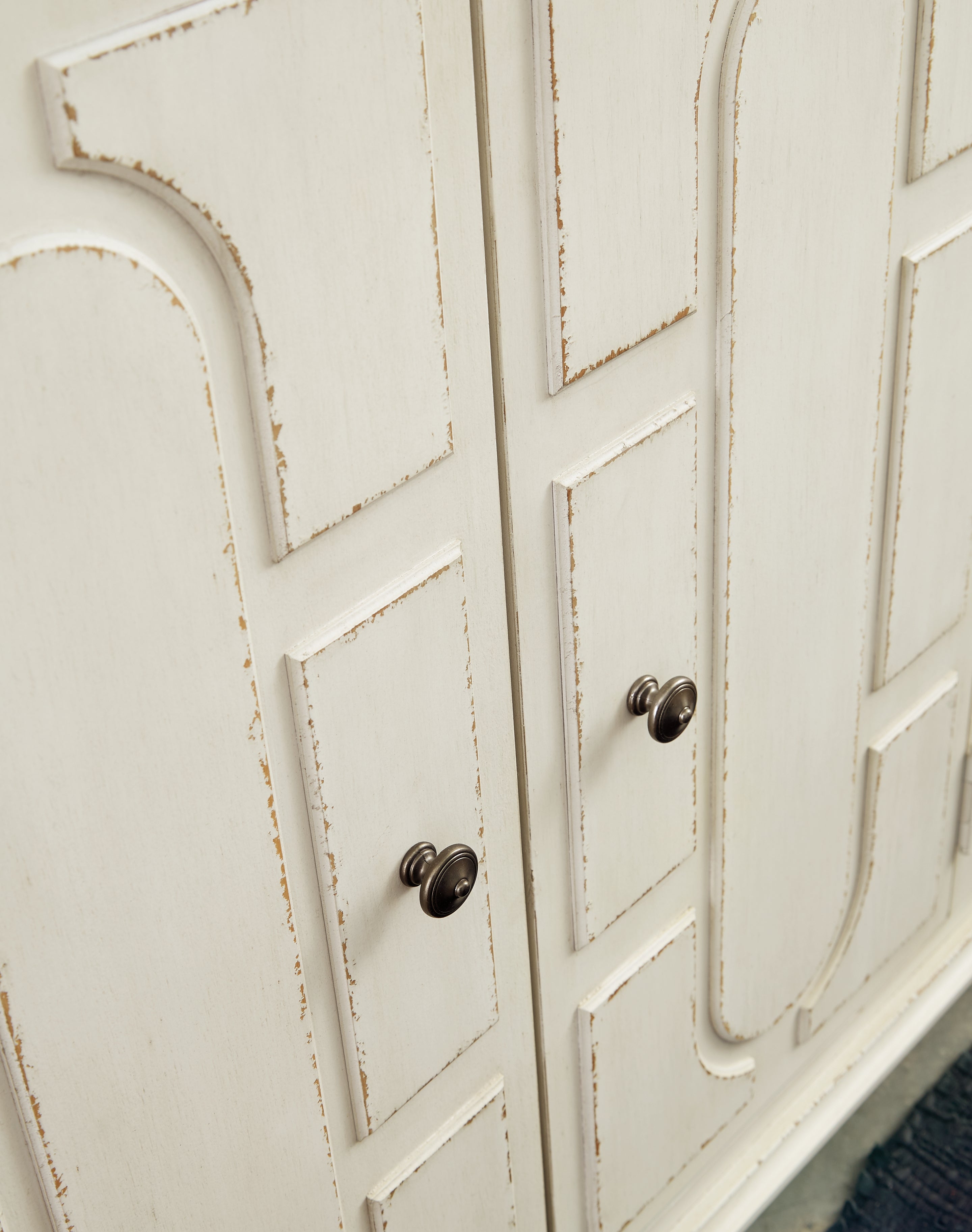 Furniture City Laplace - Ashley Furniture - Roranville Accent Cabinet - Accent Cabinet / Antique White - A4000268