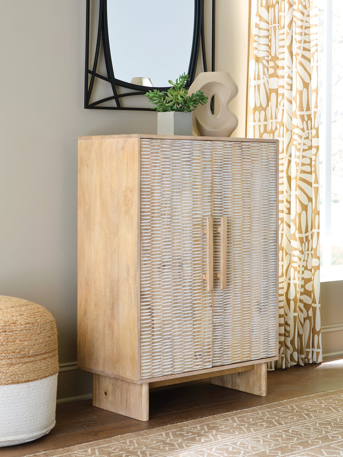 Furniture City Laplace - Ashley Furniture - Dallinbury Accent Cabinet - Accent Cabinet - A4000696