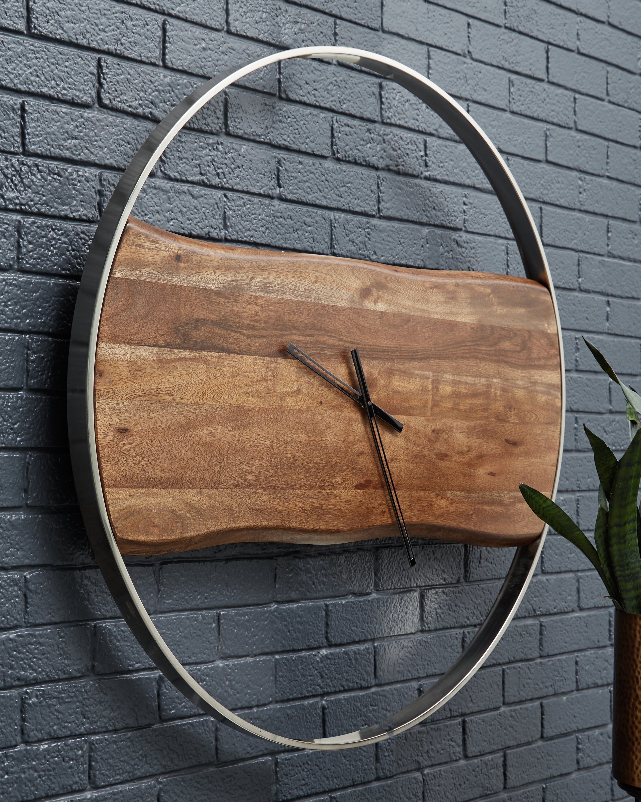 Furniture City Laplace - Ashley Furniture - Panchali Wall Decor - Wall Clock / Brown/Silver Finish - A8010198