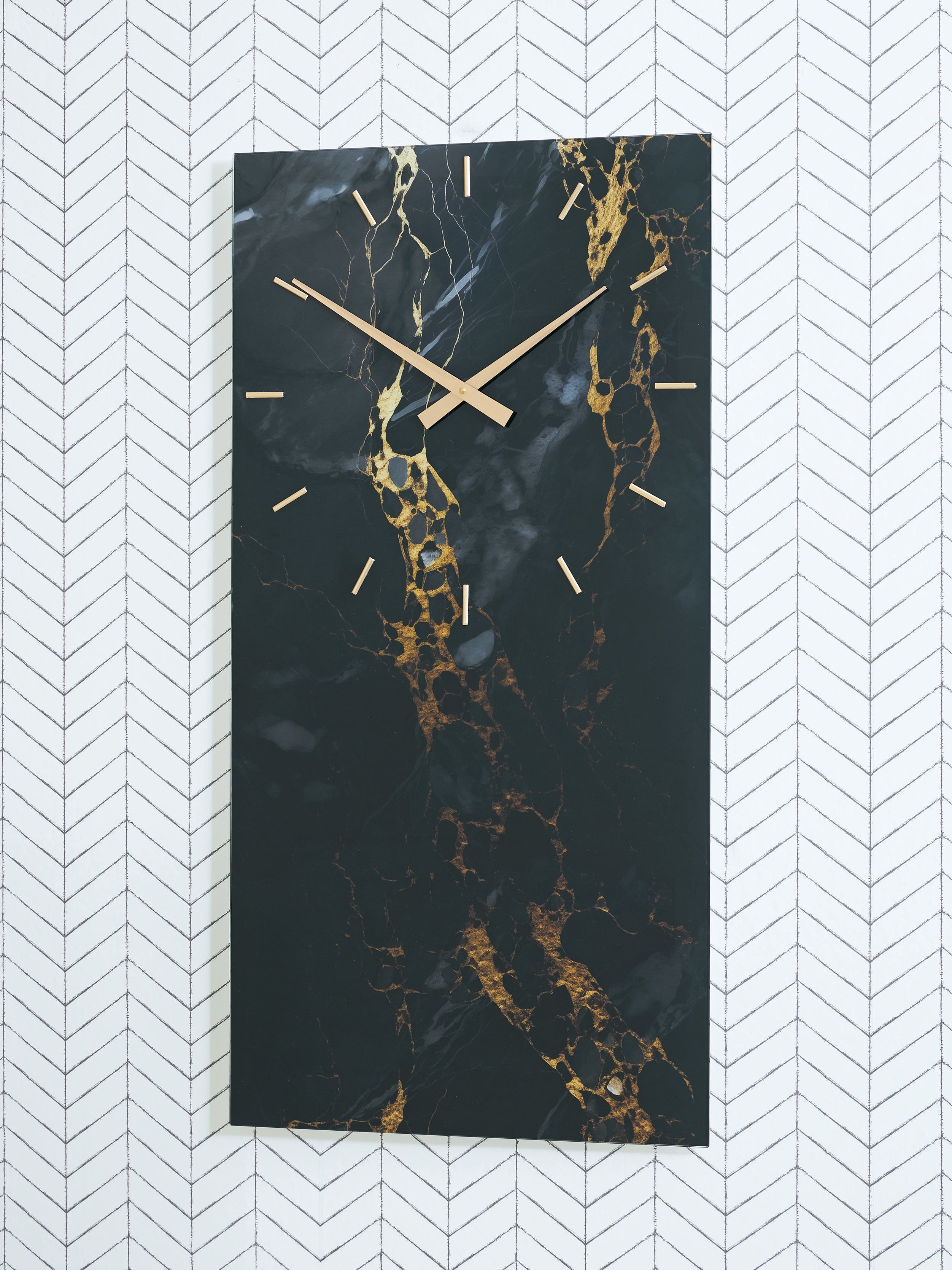 Furniture City Laplace - Ashley Furniture - Teague Wall Clock - Wall Clock / Black/Gold Finish - A8010430