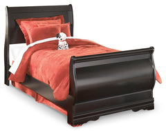 Huey Vineyard Full Sleigh Bed with Dresser and Mirror