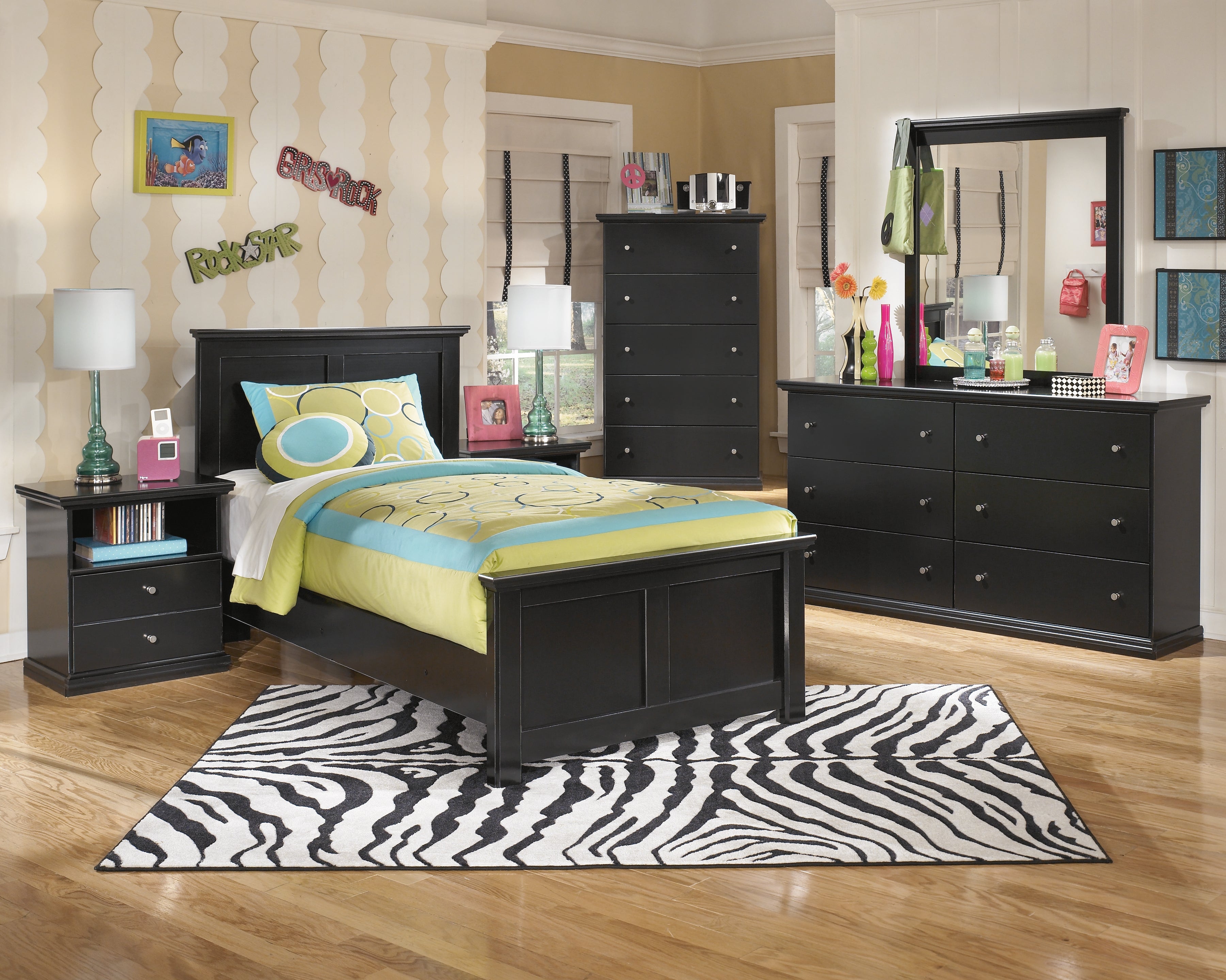 Furniture City Laplace - Ashley Furniture - Maribel Bedroom - Five Drawer Chest - B138-46