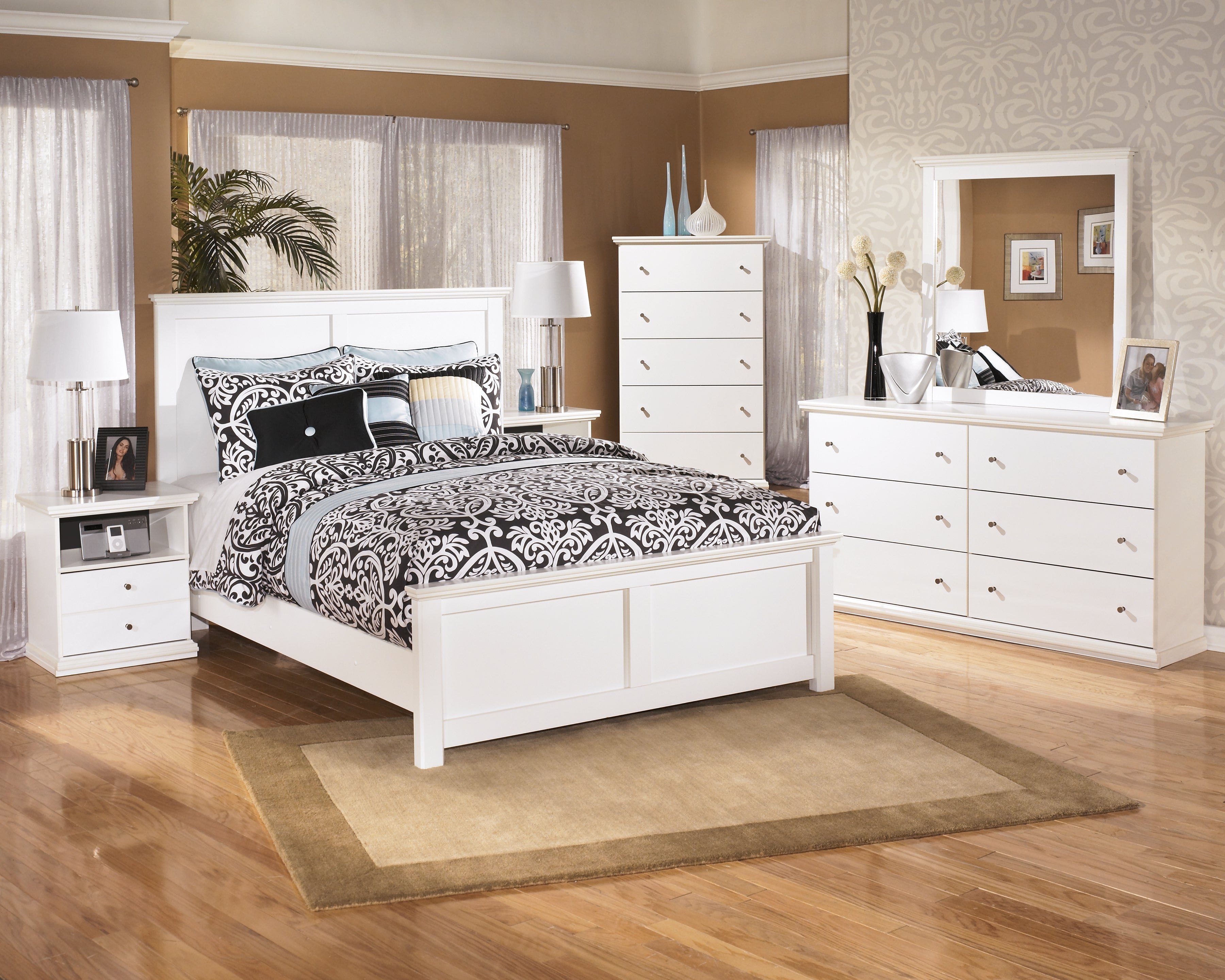 Furniture City Laplace - Ashley Furniture - Bostwick Shoals Bedroom - Five Drawer Chest / White - B139-46