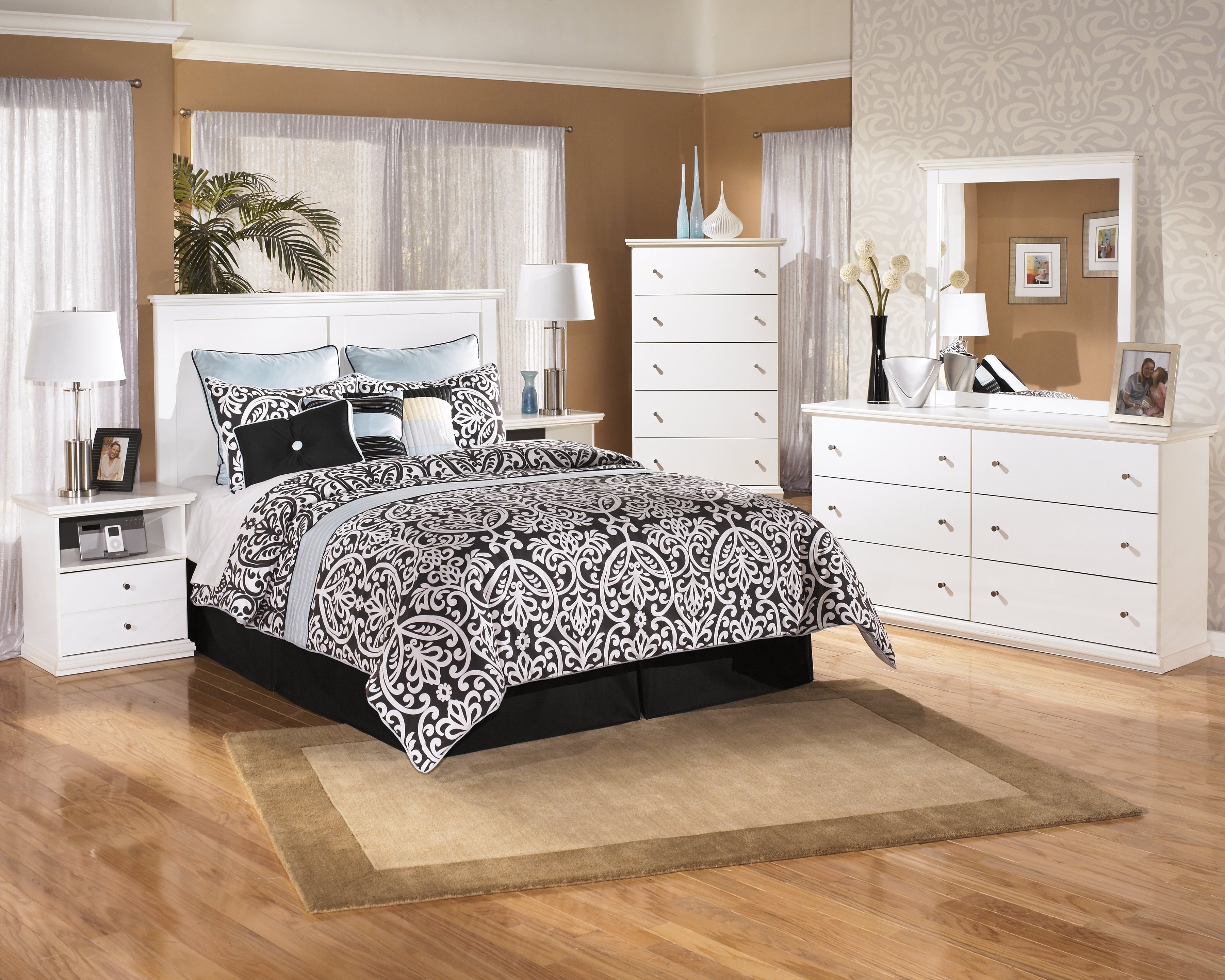 Furniture City Laplace - Ashley Furniture - Bostwick Shoals Bedroom - Five Drawer Chest / White - B139-46