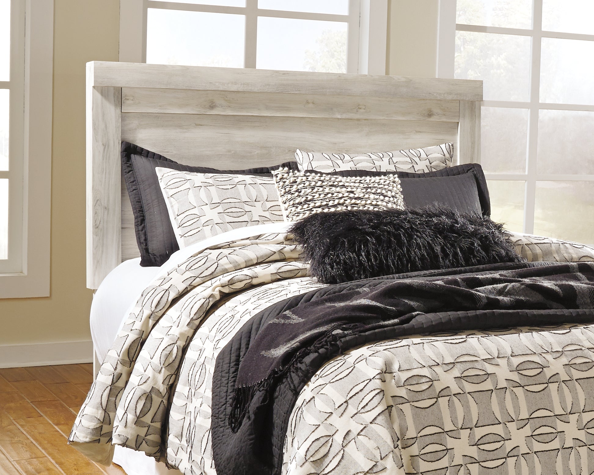 Furniture City Laplace - Ashley Furniture - Bellaby Bedroom - Queen Crossbuck Panel Bed / Whitewash - B331B6