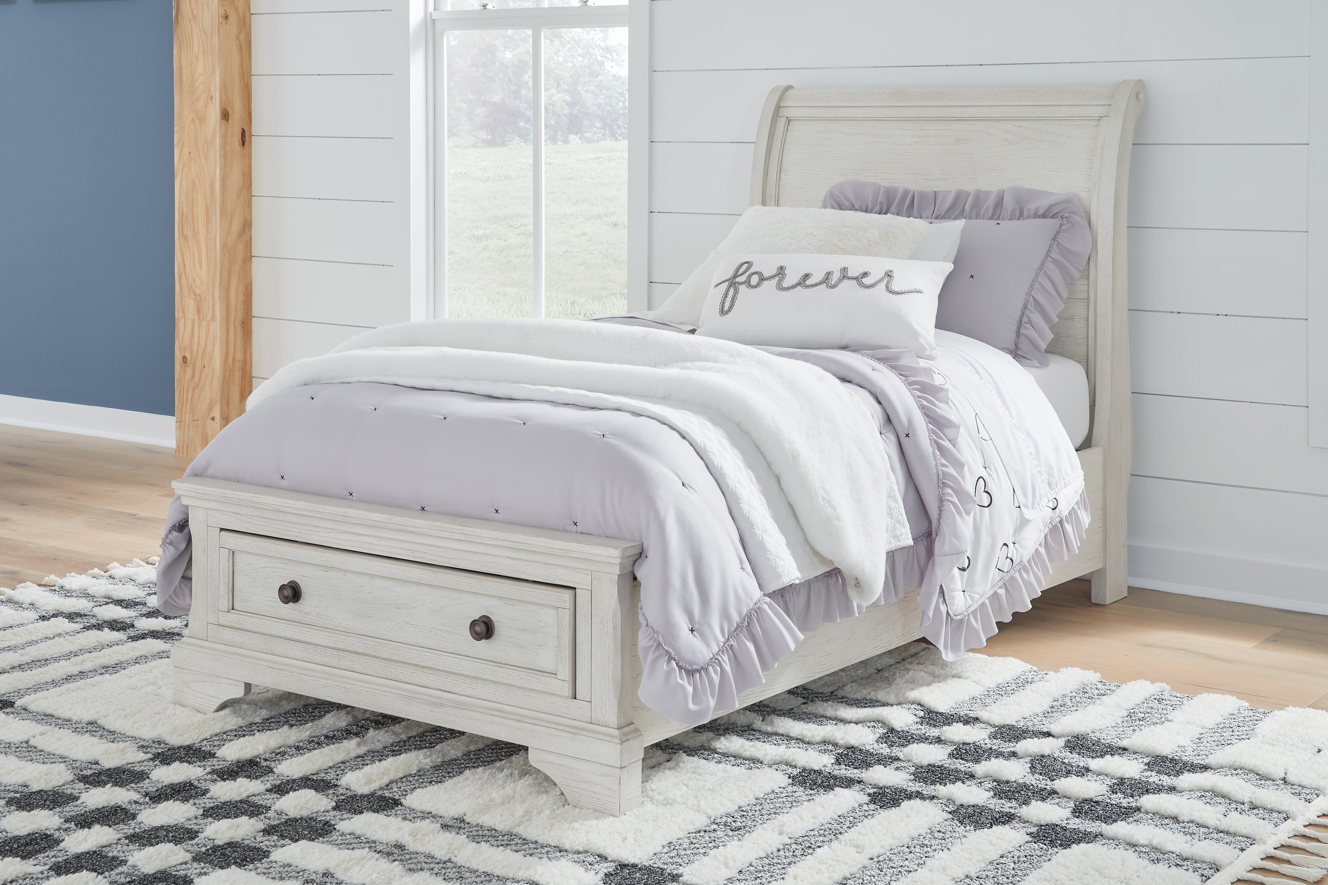 Furniture City Laplace - Ashley Furniture - Robbinsdale Bedroom - Twin Sleigh Storage Bed / Antique White - B742B12