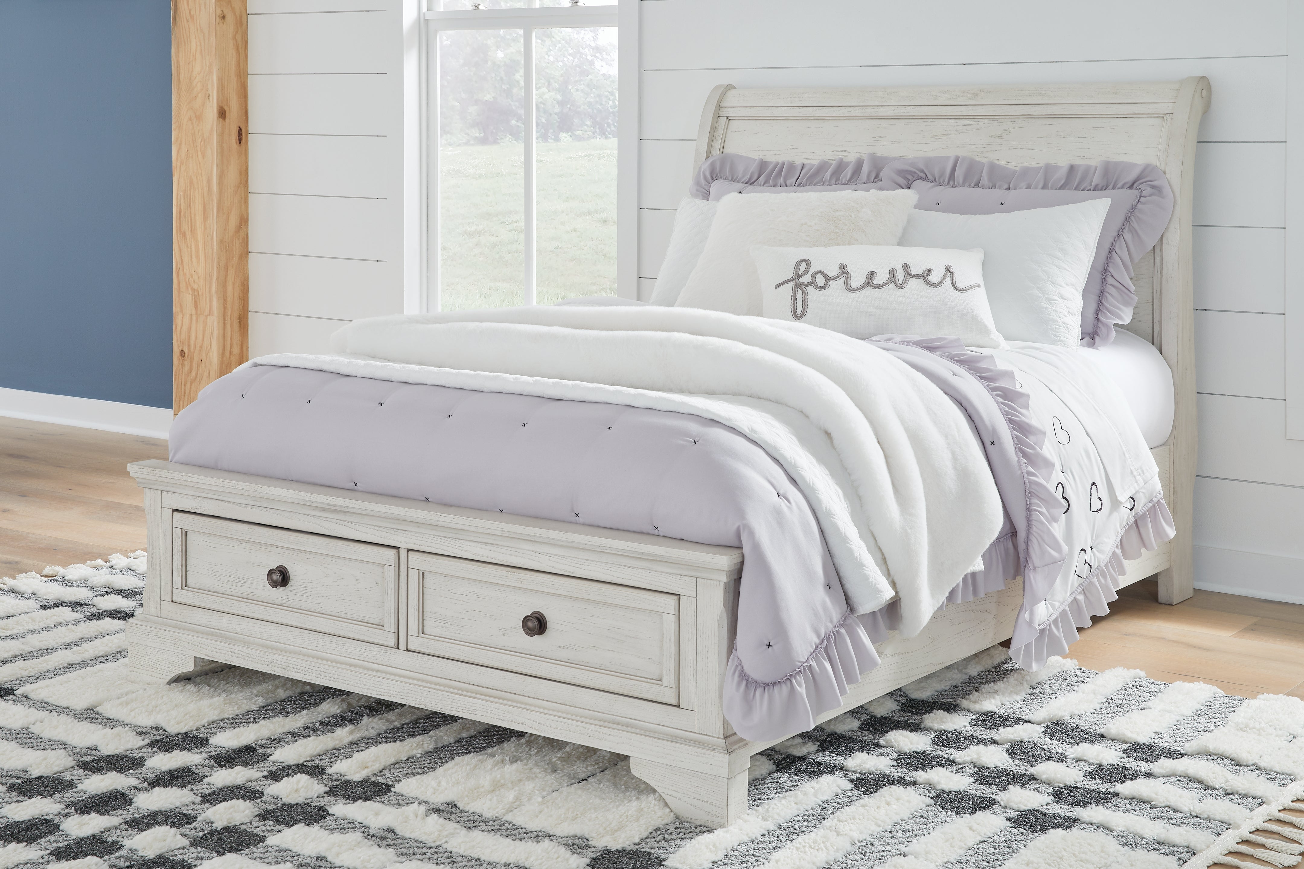 Furniture City Laplace - Ashley Furniture - Robbinsdale Bedroom - Full Sleigh Storage Bed / Antique White - B742B13