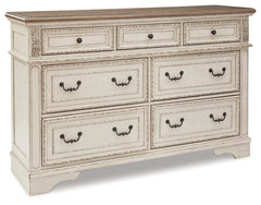 Realyn King Panel Bed, Dresser, Chest and 2 Nightstands