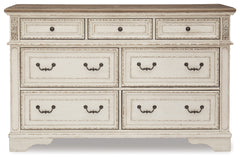 Realyn King Panel Bed, Dresser, Chest and 2 Nightstands