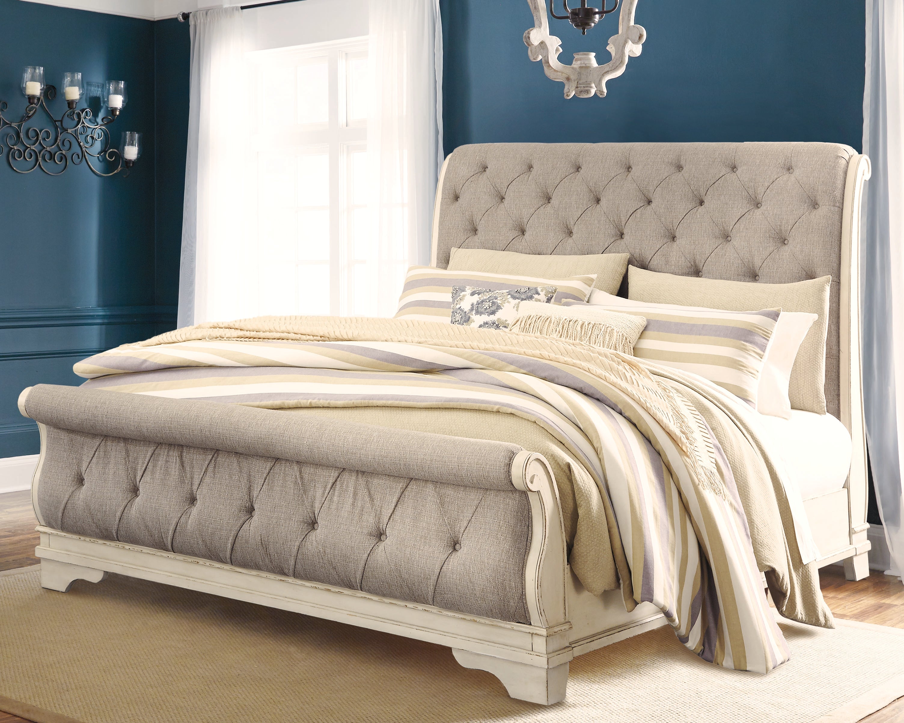 Furniture City Laplace - Ashley Furniture - Realyn Bedroom - Queen Sleigh Bed / Chipped White - B743B4