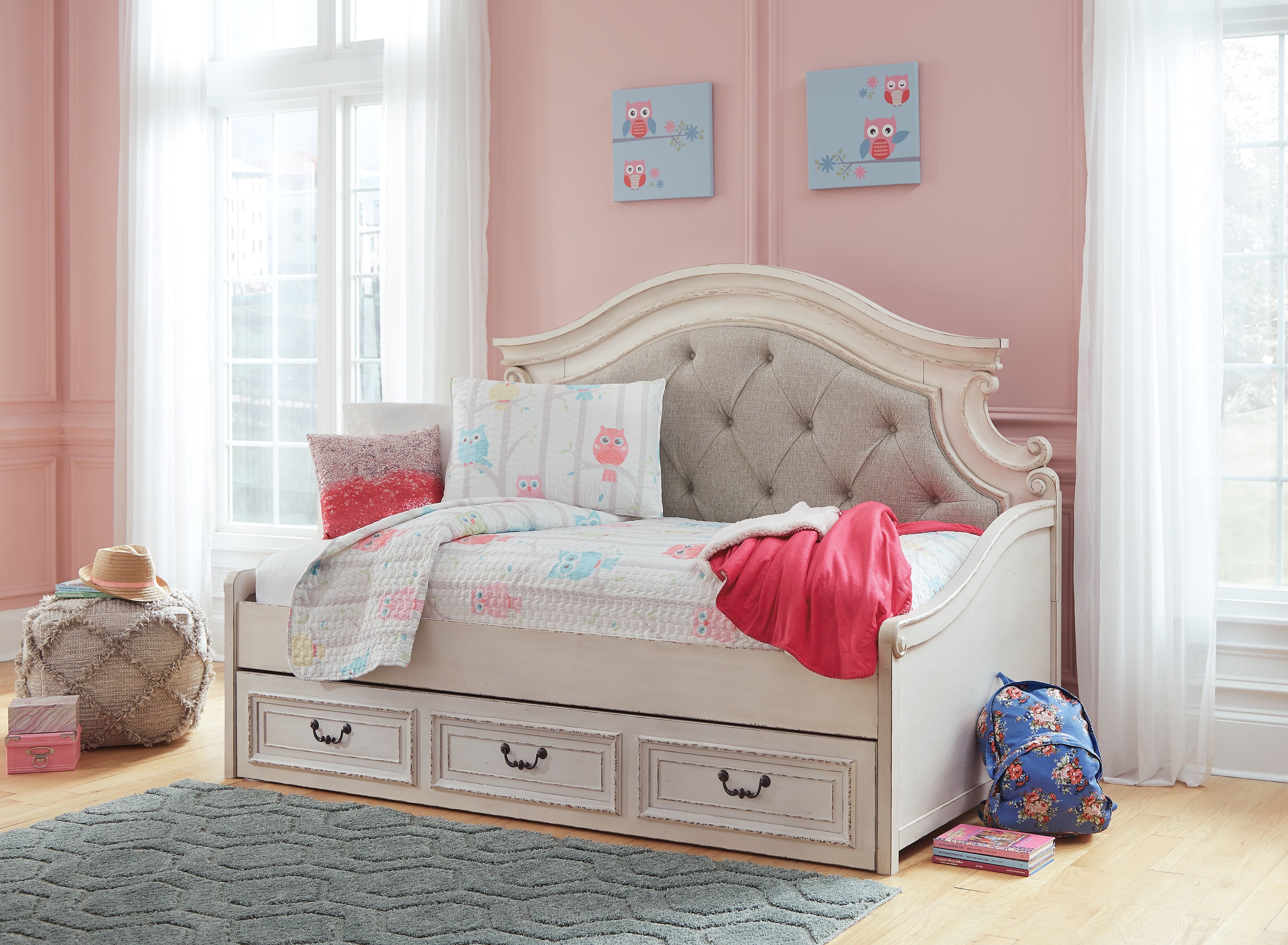 Furniture City Laplace - Ashley Furniture - Realyn Bedroom - Twin Day Bed with 1 Large Storage Drawer / Chipped White - B743B15