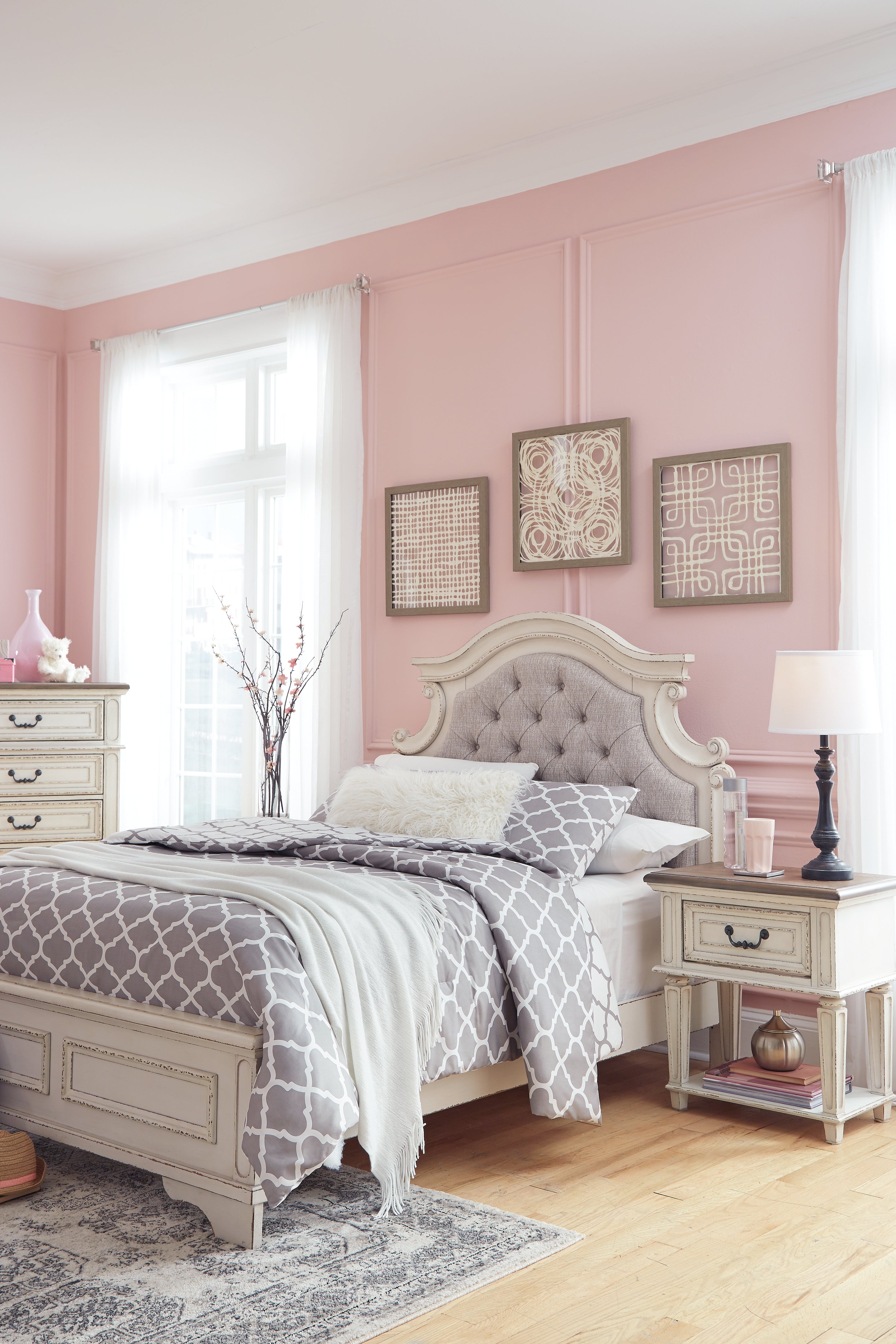 Furniture City Laplace - Ashley Furniture - Realyn Bedroom - Full Panel Bed / Chipped White - B743B14