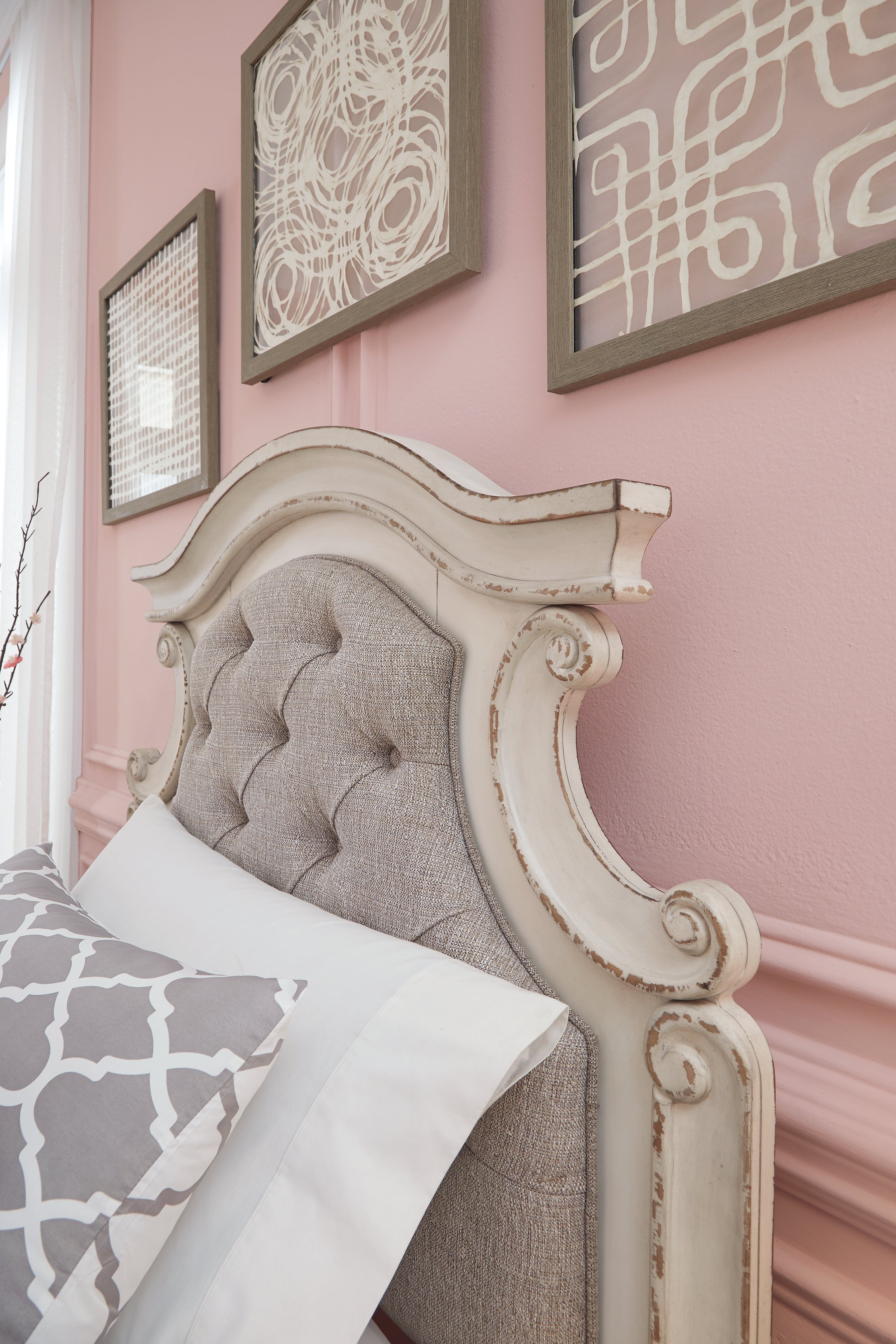 Furniture City Laplace - Ashley Furniture - Realyn Bedroom - Twin Panel Bed / Chipped White - B743B13