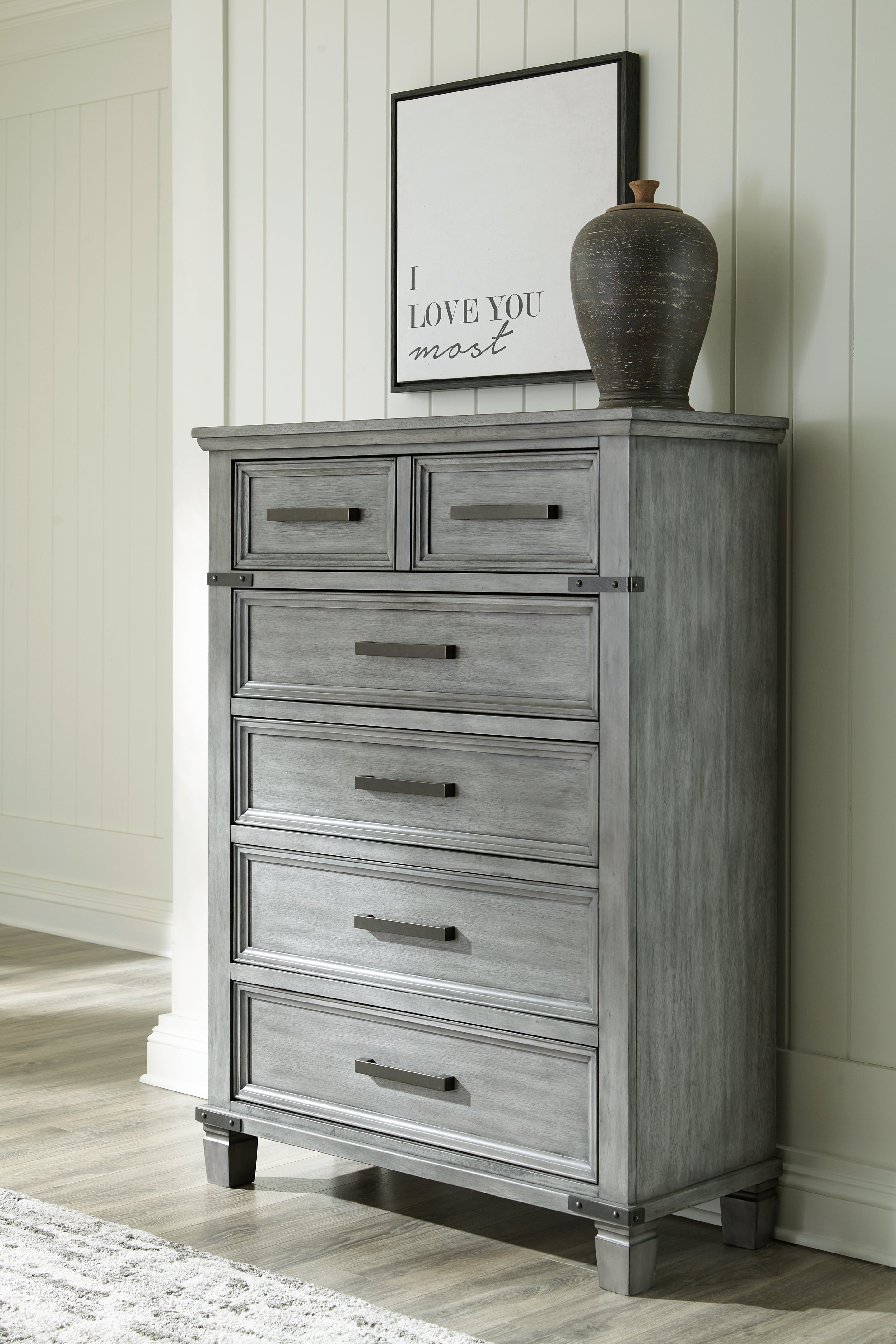 Furniture City Laplace - Ashley Furniture - Russelyn Bedroom - Five Drawer Chest / Gray - B772-46