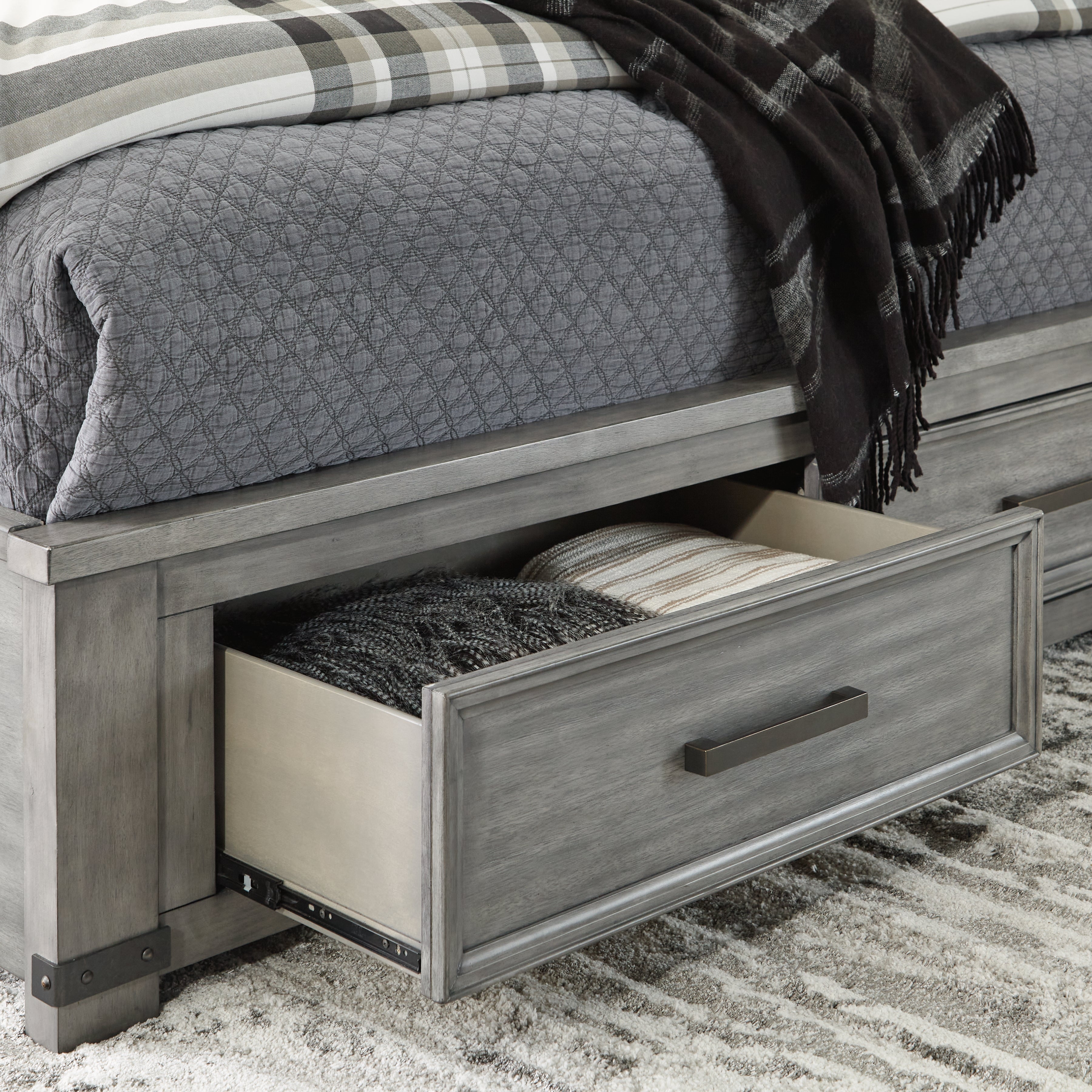 Furniture City Laplace - Ashley Furniture - Russelyn Bedroom - California King Storage Bed / Gray - B772B9