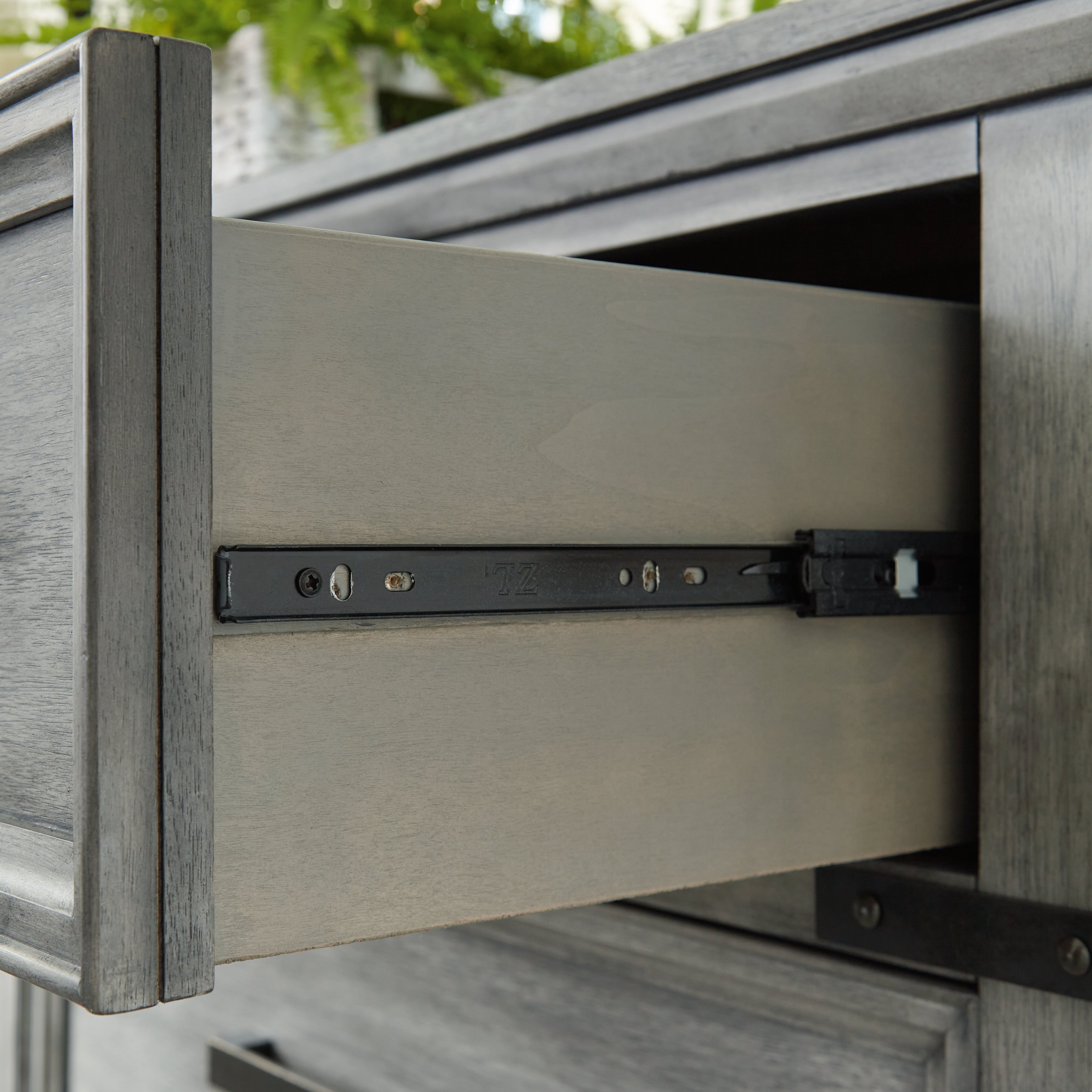 Furniture City Laplace - Ashley Furniture - Russelyn Bedroom - Dresser and Mirror / Gray - B772B1