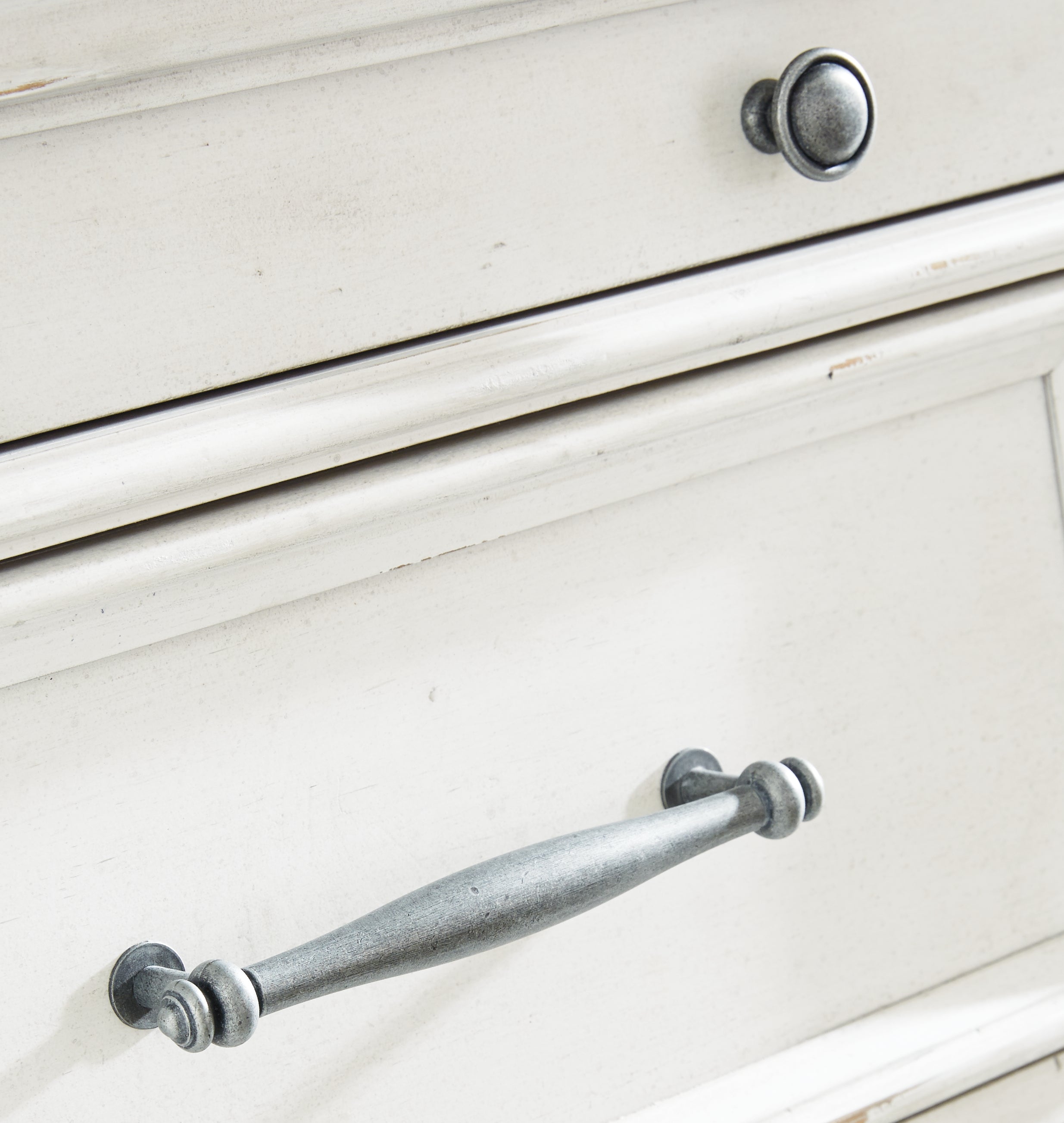 Furniture City Laplace - Ashley Furniture - Kanwyn Bedroom - Dresser and Mirror / Whitewash - B777B1
