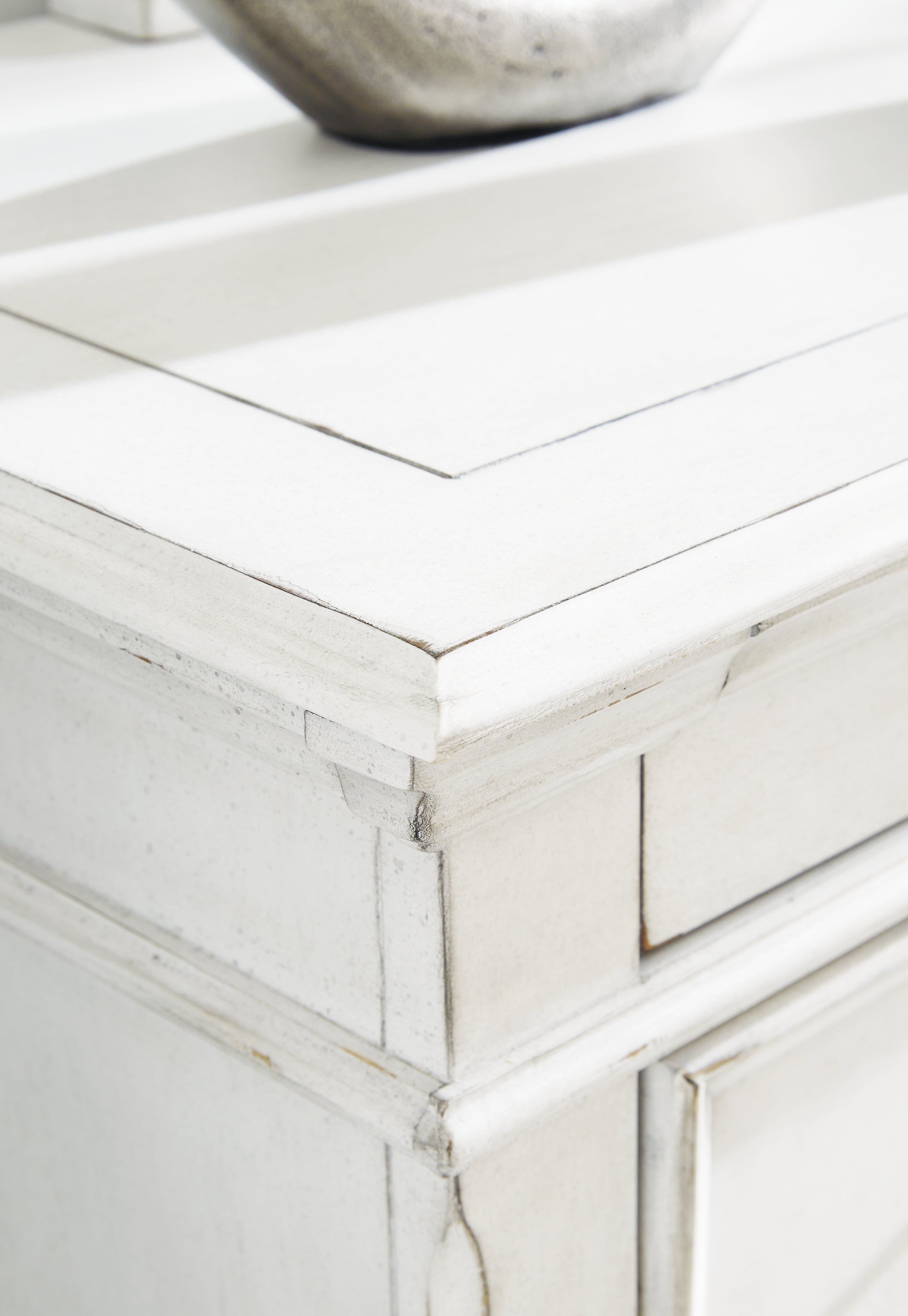 Furniture City Laplace - Ashley Furniture - Kanwyn Bedroom - Dresser and Mirror / Whitewash - B777B1