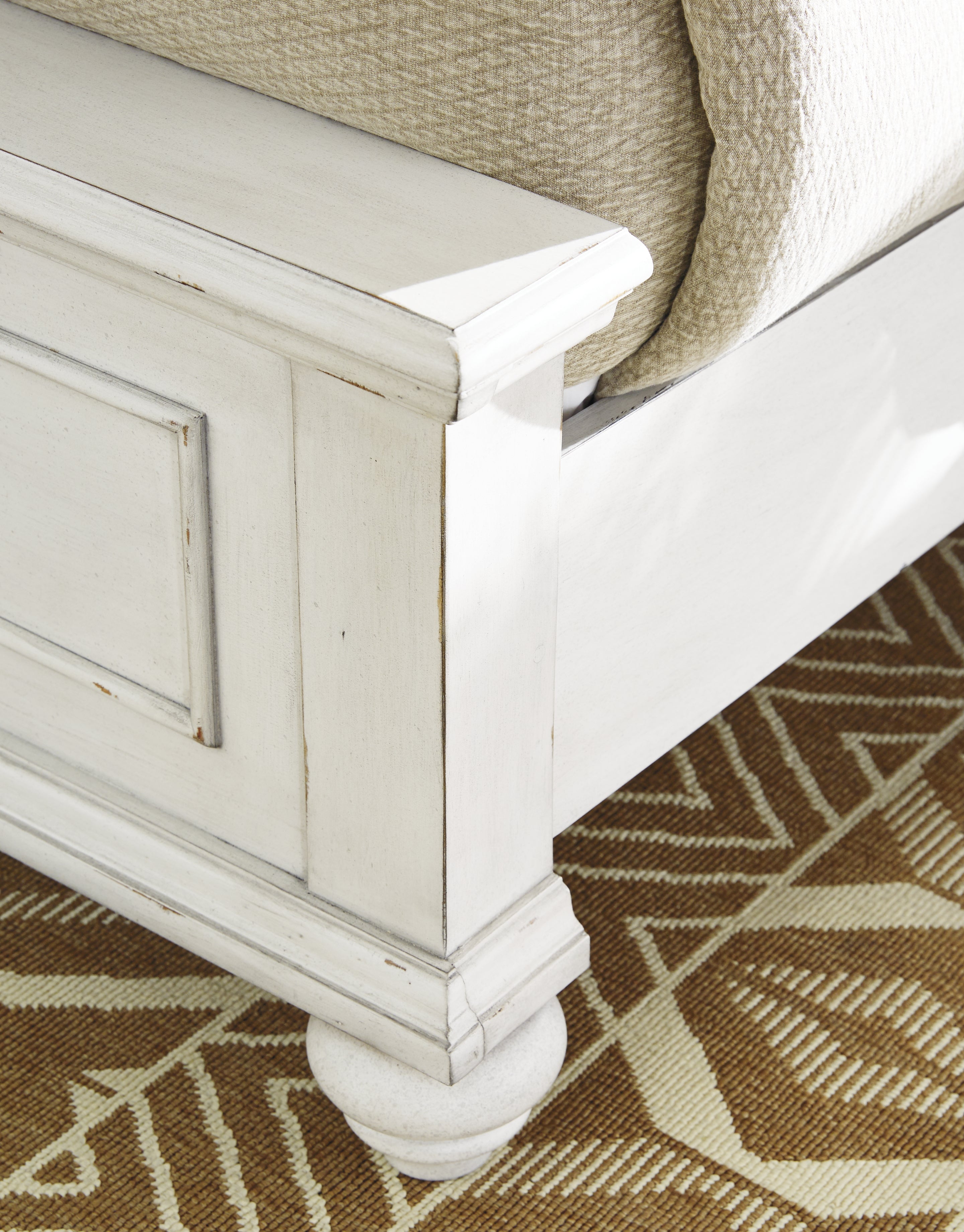 Furniture City Laplace - Ashley Furniture - Kanwyn Bedroom - Queen Panel Bed with Storage Bench / Whitewash - B777B6