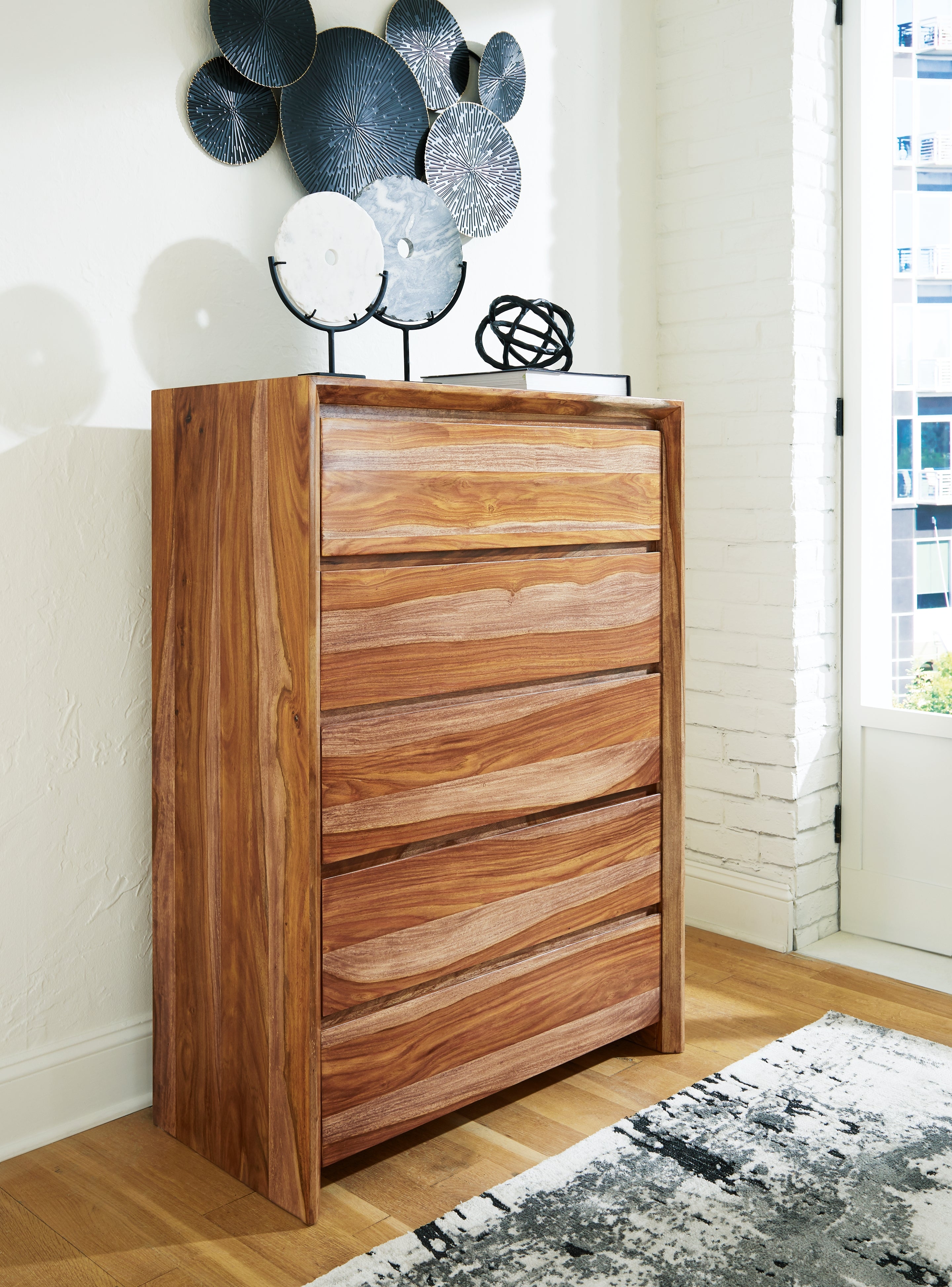 Furniture City Laplace - Ashley Furniture - Dressonni Bedroom - Five Drawer Chest - B790-46