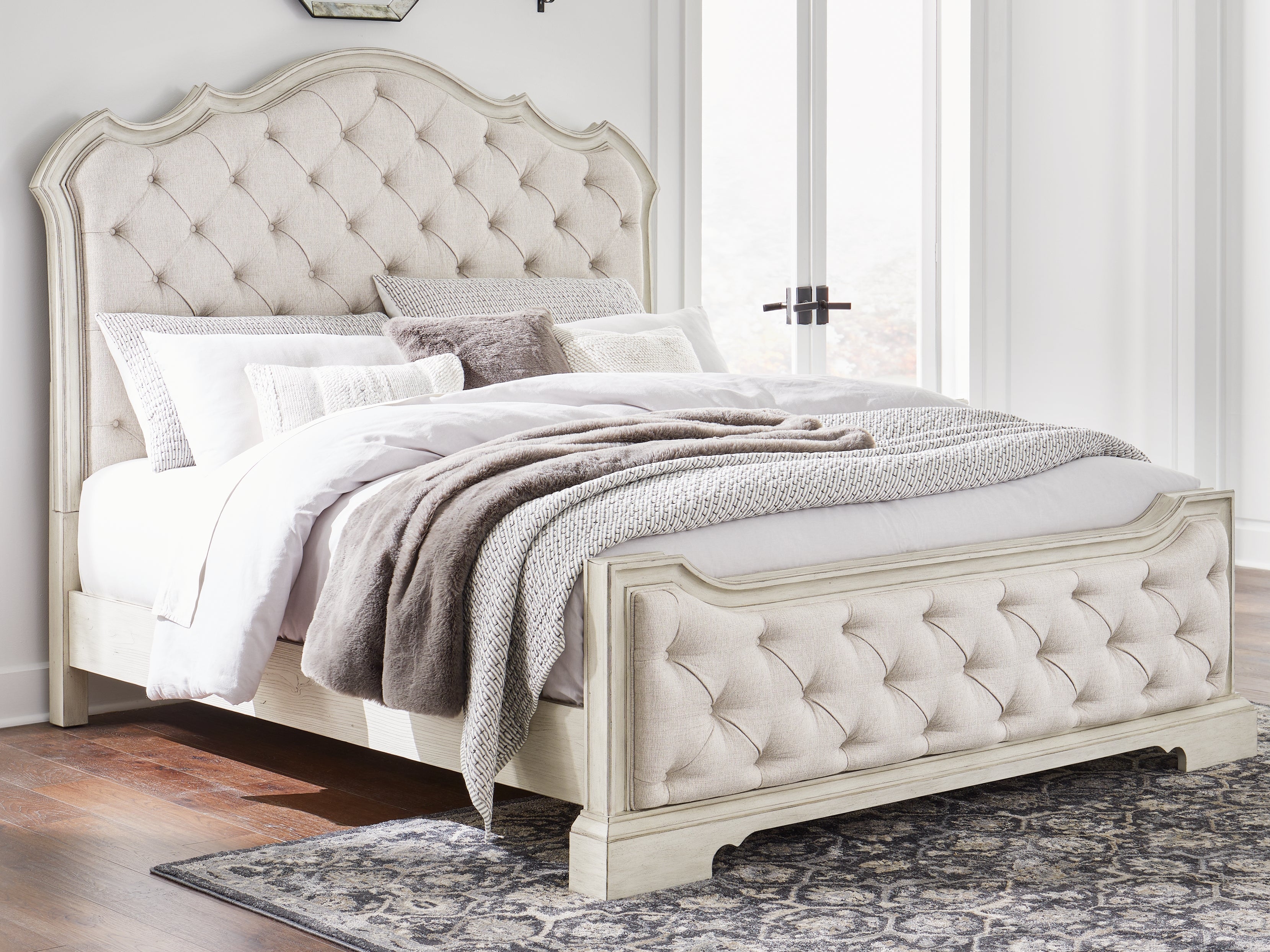 Furniture City Laplace - Ashley Furniture - Arlendyne Bedroom - King Upholstered Bed - B980B4
