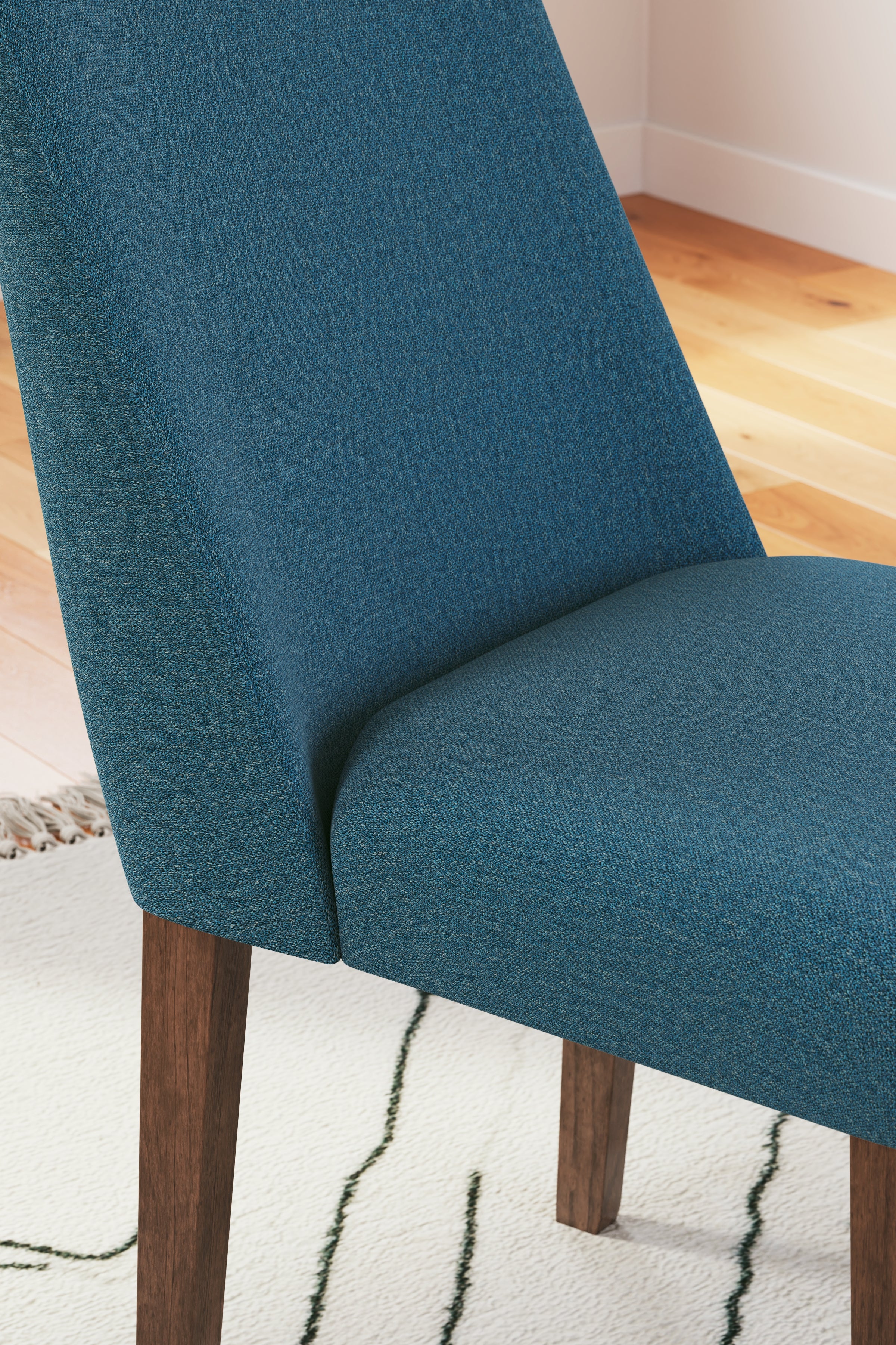 Furniture City Laplace - Ashley Furniture - Lyncott Dining Room - Dining Chair (Set of 2) - D615-03X2