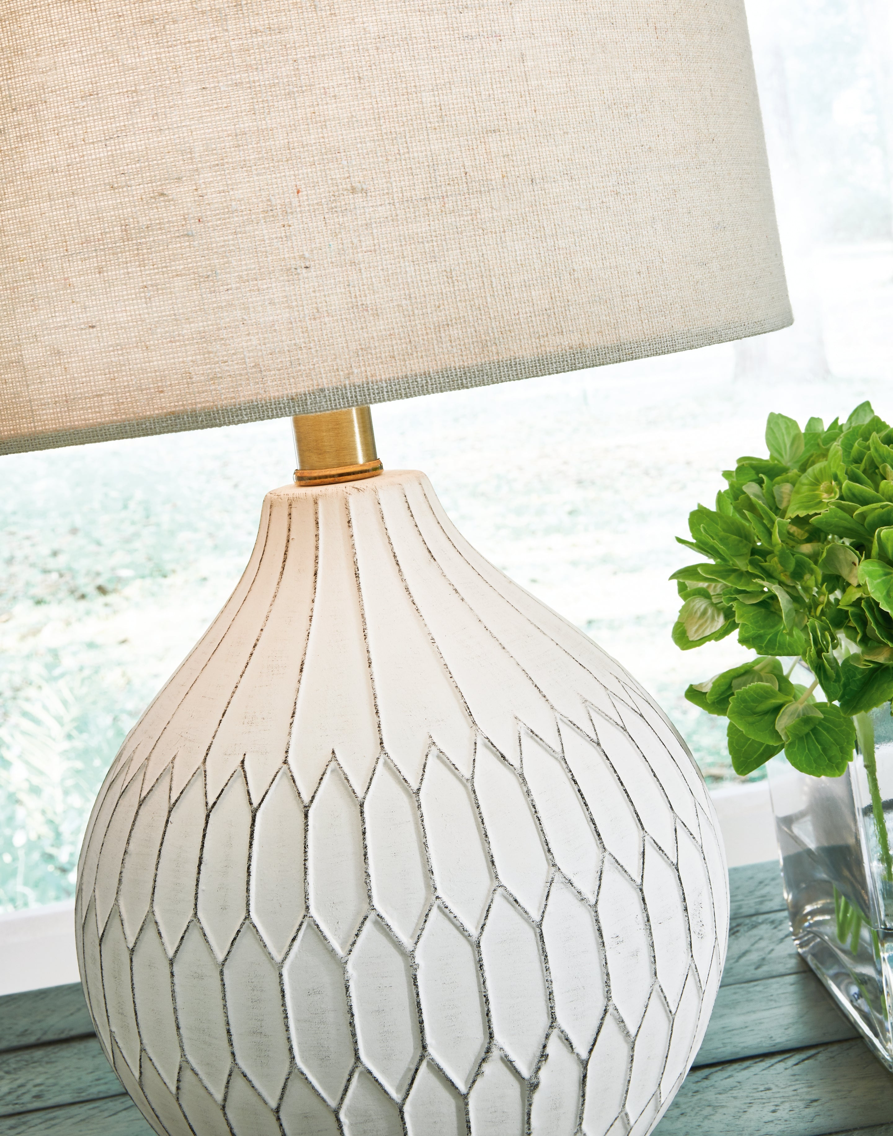 Furniture City Laplace - Ashley Furniture - Wardmont Lighting - Ceramic Table Lamp (1/CN) / White - L180094