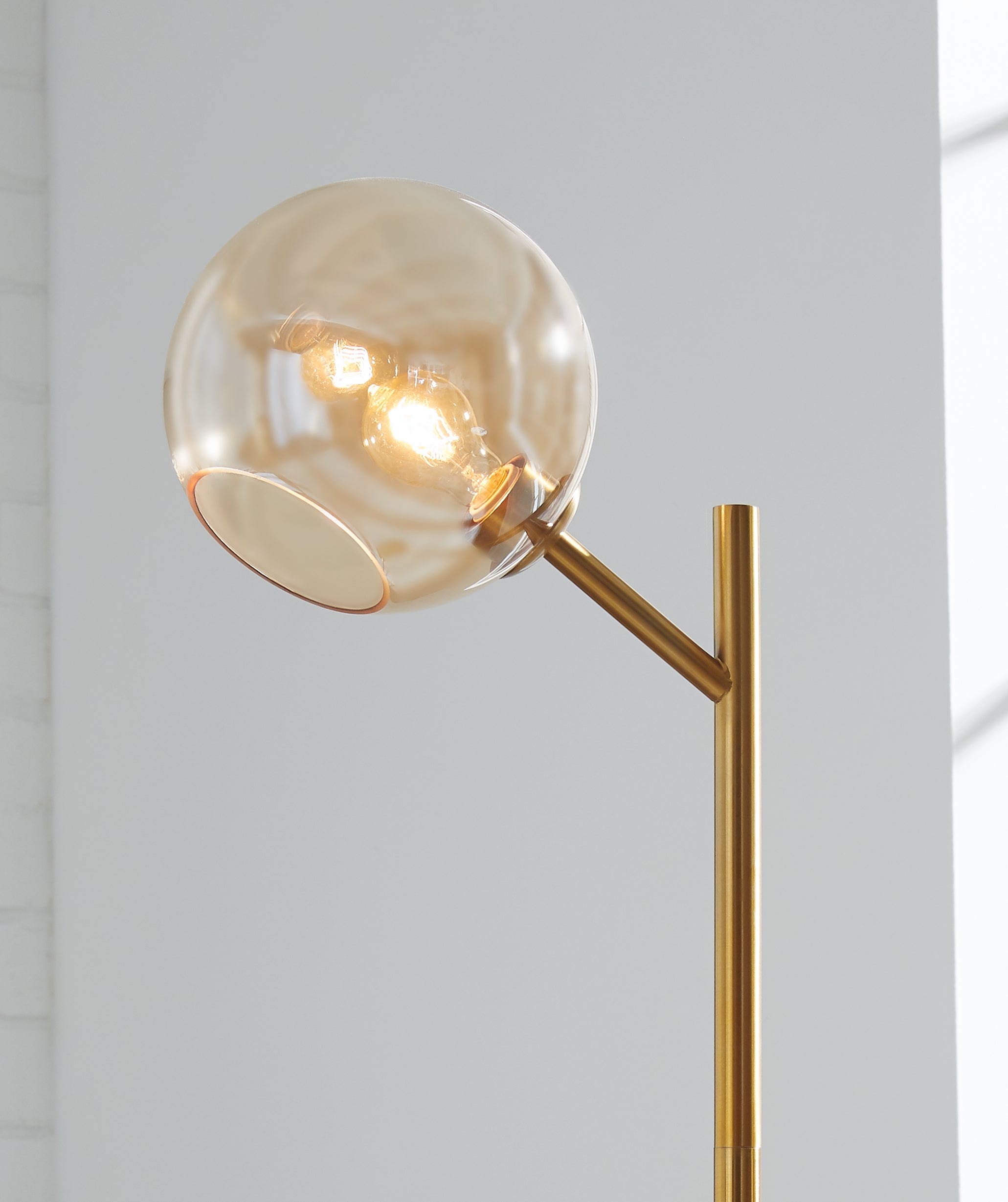 Furniture City Laplace - Ashley Furniture - Abanson Lighting - Metal Floor Lamp (1/CN) - L206021