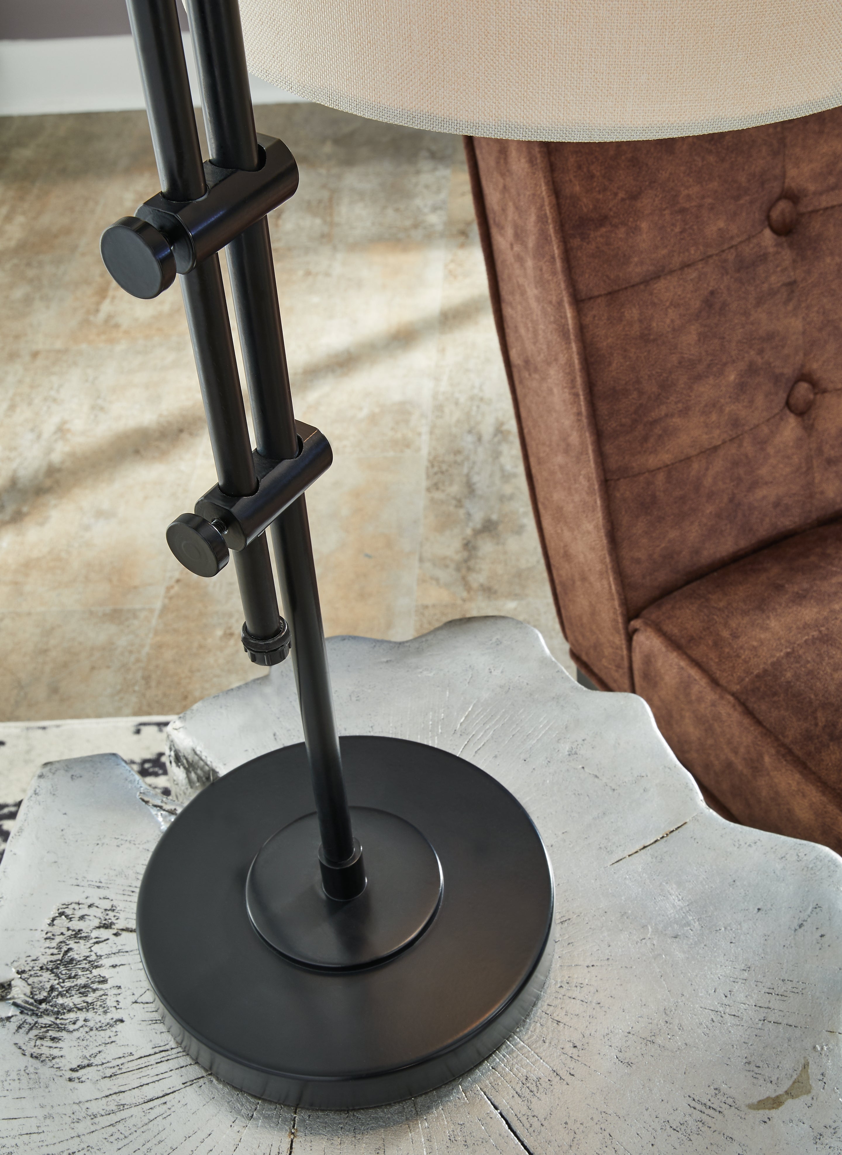 Furniture City Laplace - Ashley Furniture - Baronvale Lighting - Metal Accent Lamp (1/CN) / Black - L206043