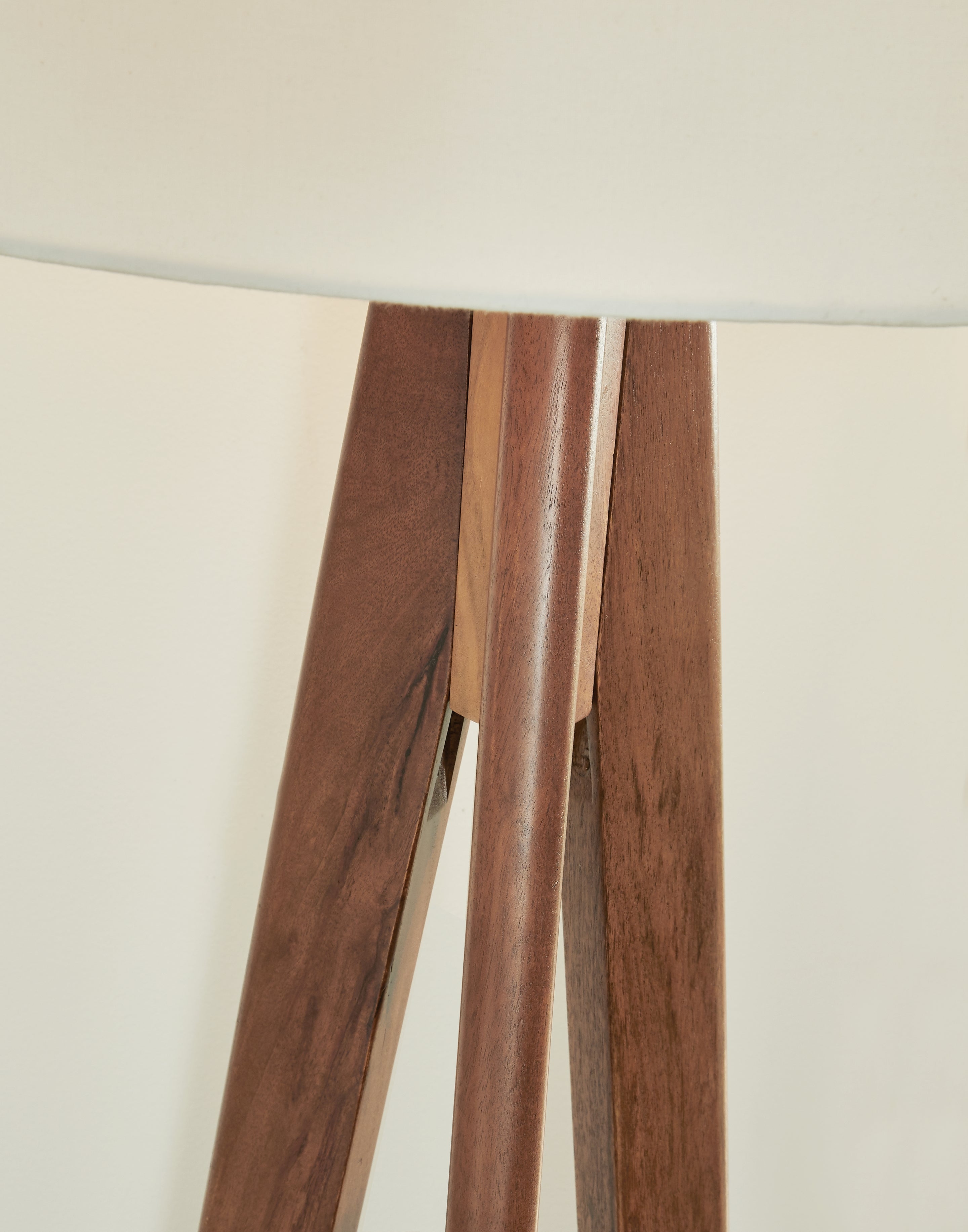 Furniture City Laplace - Ashley Furniture - Dallson Lighting - Wood Floor Lamp (1/CN) / Brown - L329011