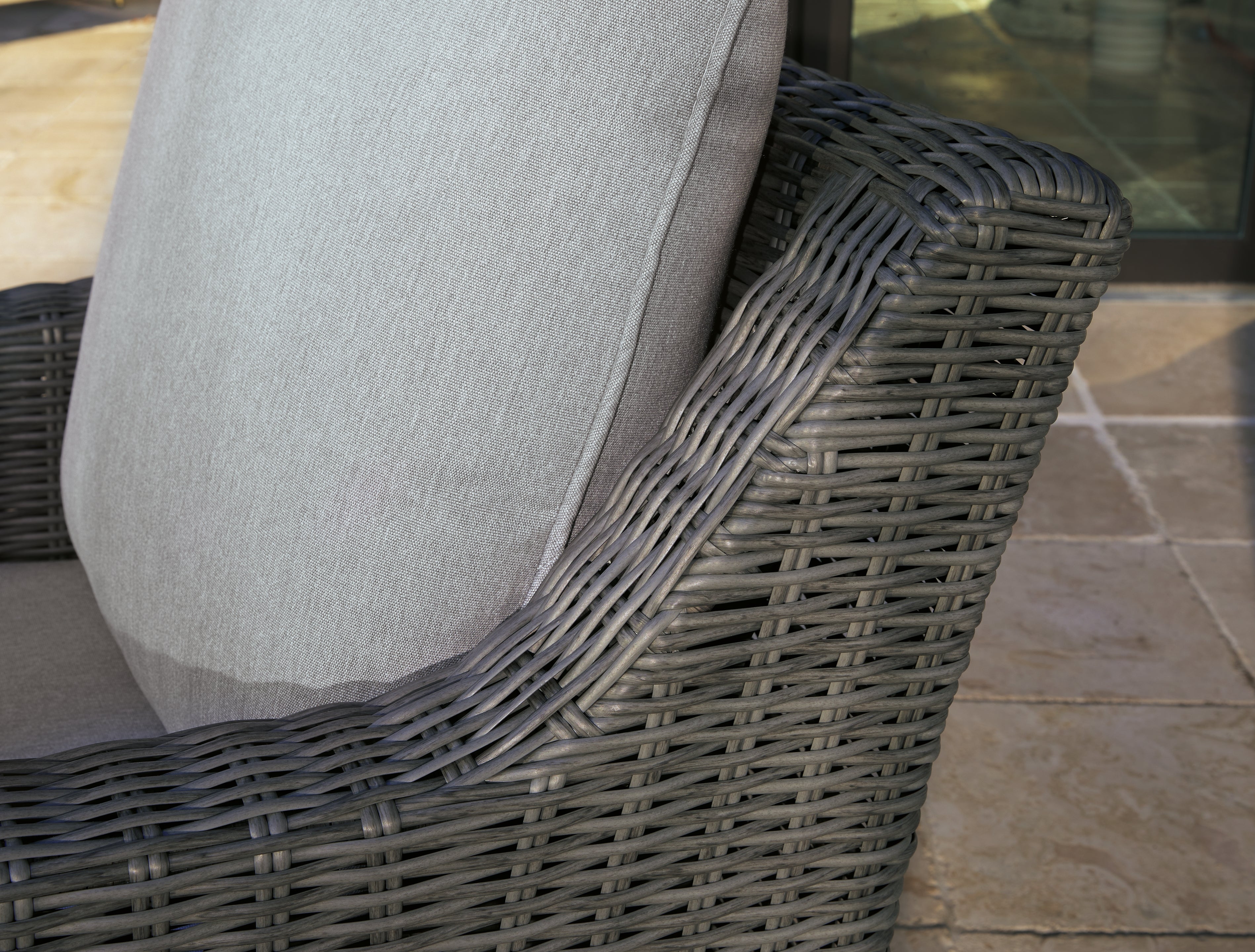 Furniture City Laplace - Ashley Furniture - Elite Park Outdoor - Swivel Lounge w/ Cushion / Gray - P518-821