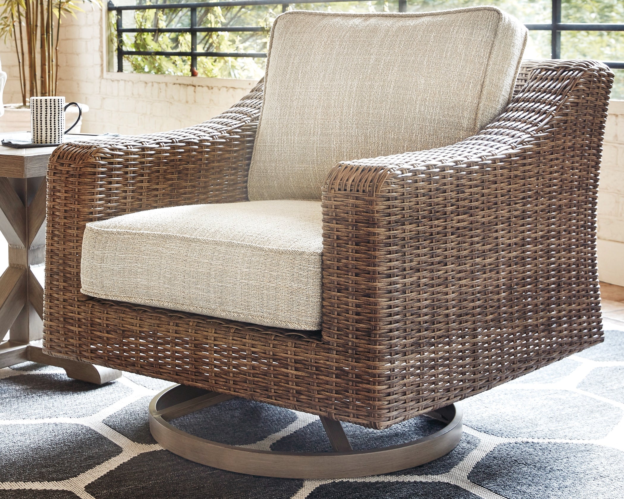 Furniture City Laplace - Ashley Furniture - Beachcroft Outdoor - Swivel Lounge Chair (1/CN) / Beige - P791-821