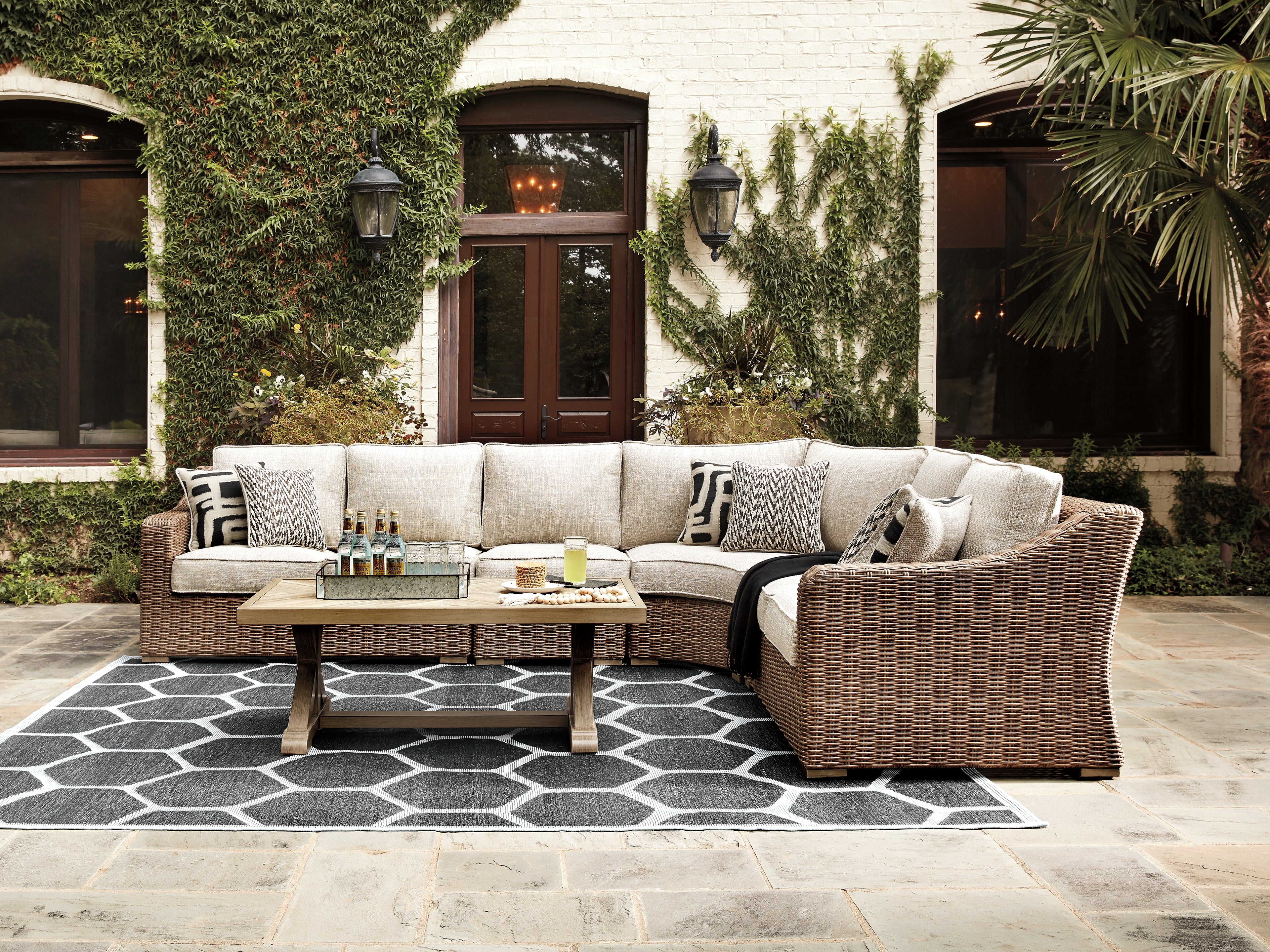 Furniture City Laplace - Ashley Furniture - Beachcroft Outdoor - 4-Piece Outdoor Seating Set / Beige - P791P7