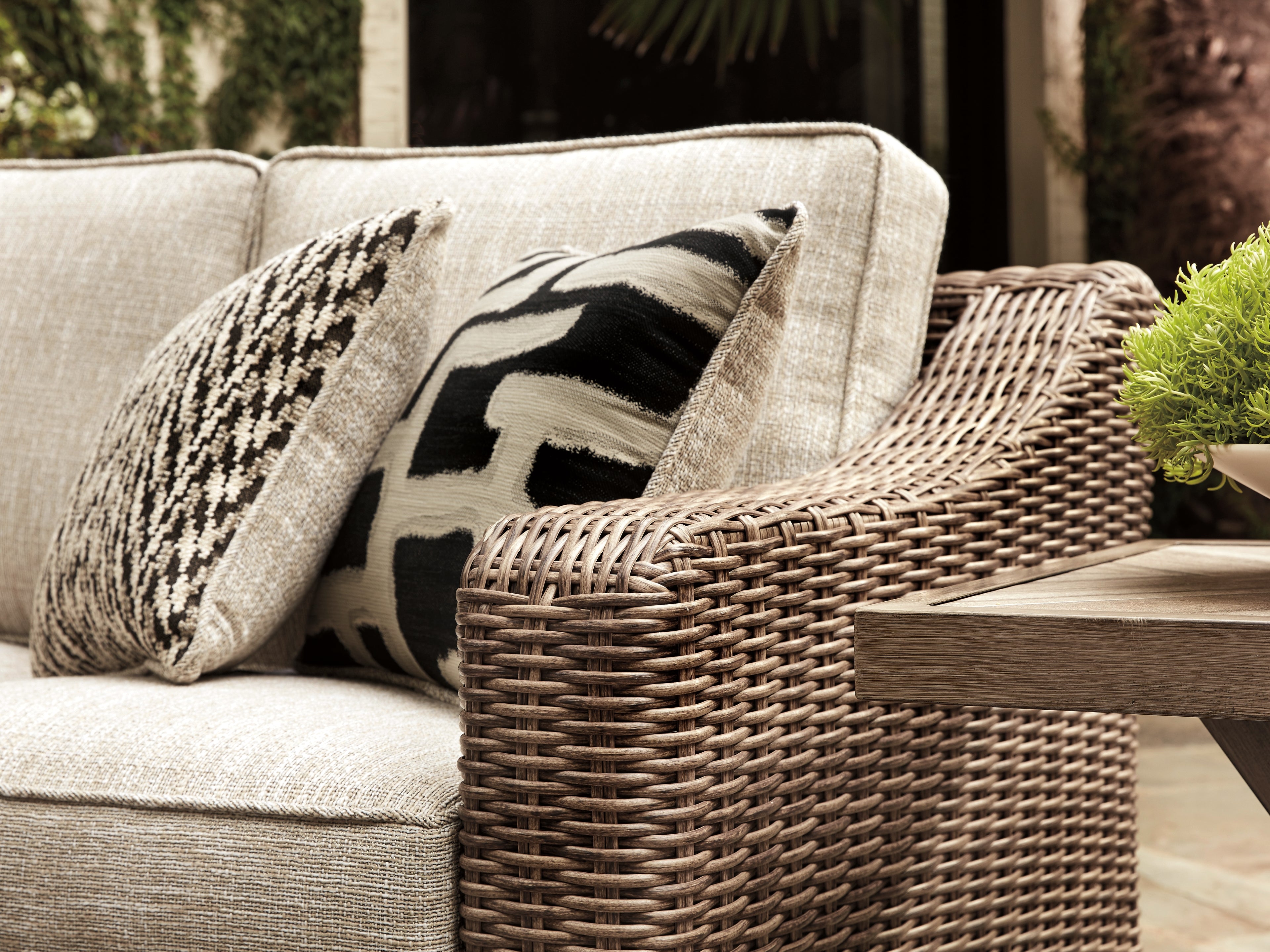 Furniture City Laplace - Ashley Furniture - Beachcroft Outdoor - RAF/LAF Loveseat w/CUSH (Set of 2) / Beige - P791-854