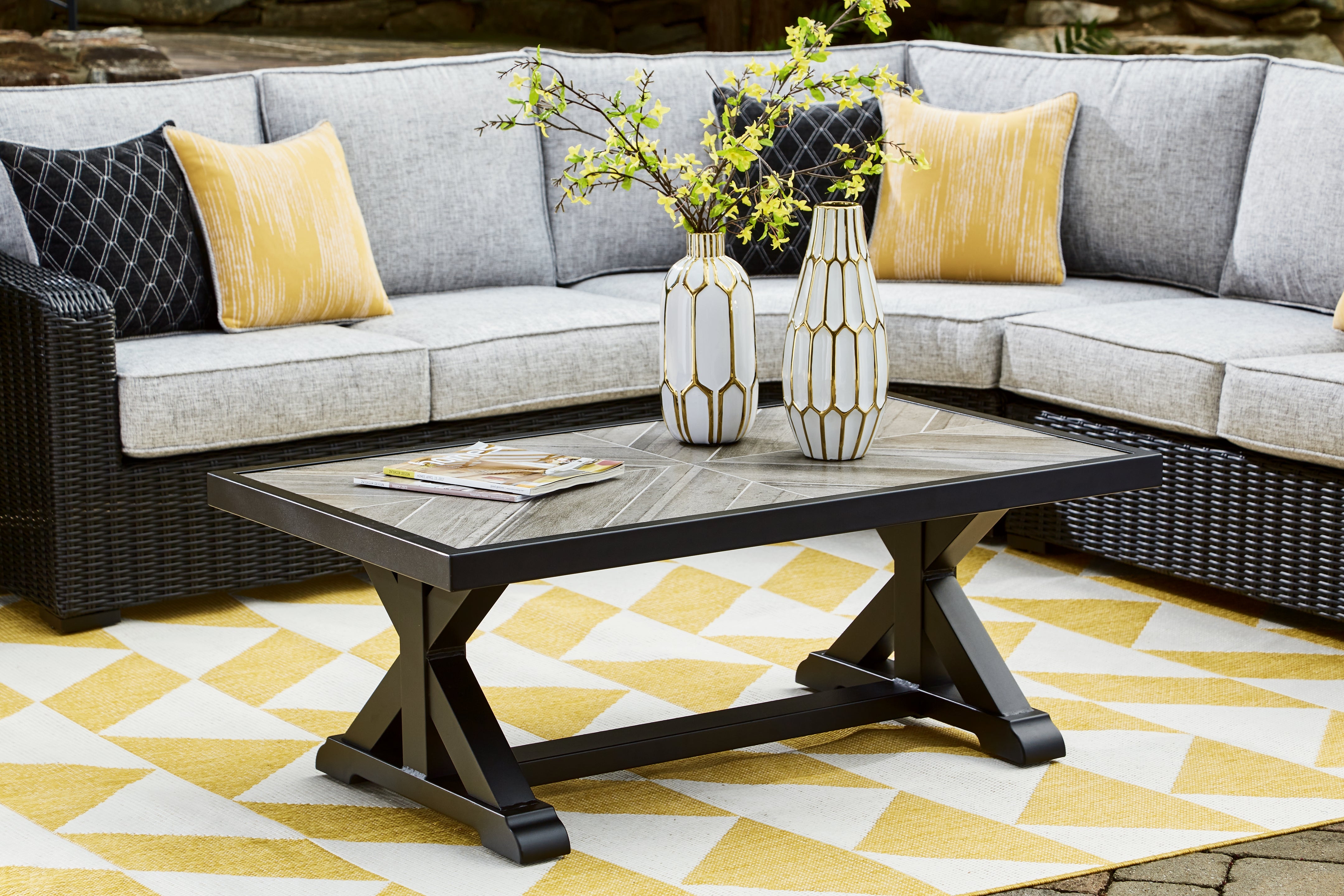 Furniture City Laplace - Ashley Furniture - Beachcroft Outdoor Coffee Table - Rectangular Cocktail Table / Black/Light Gray - P792-701