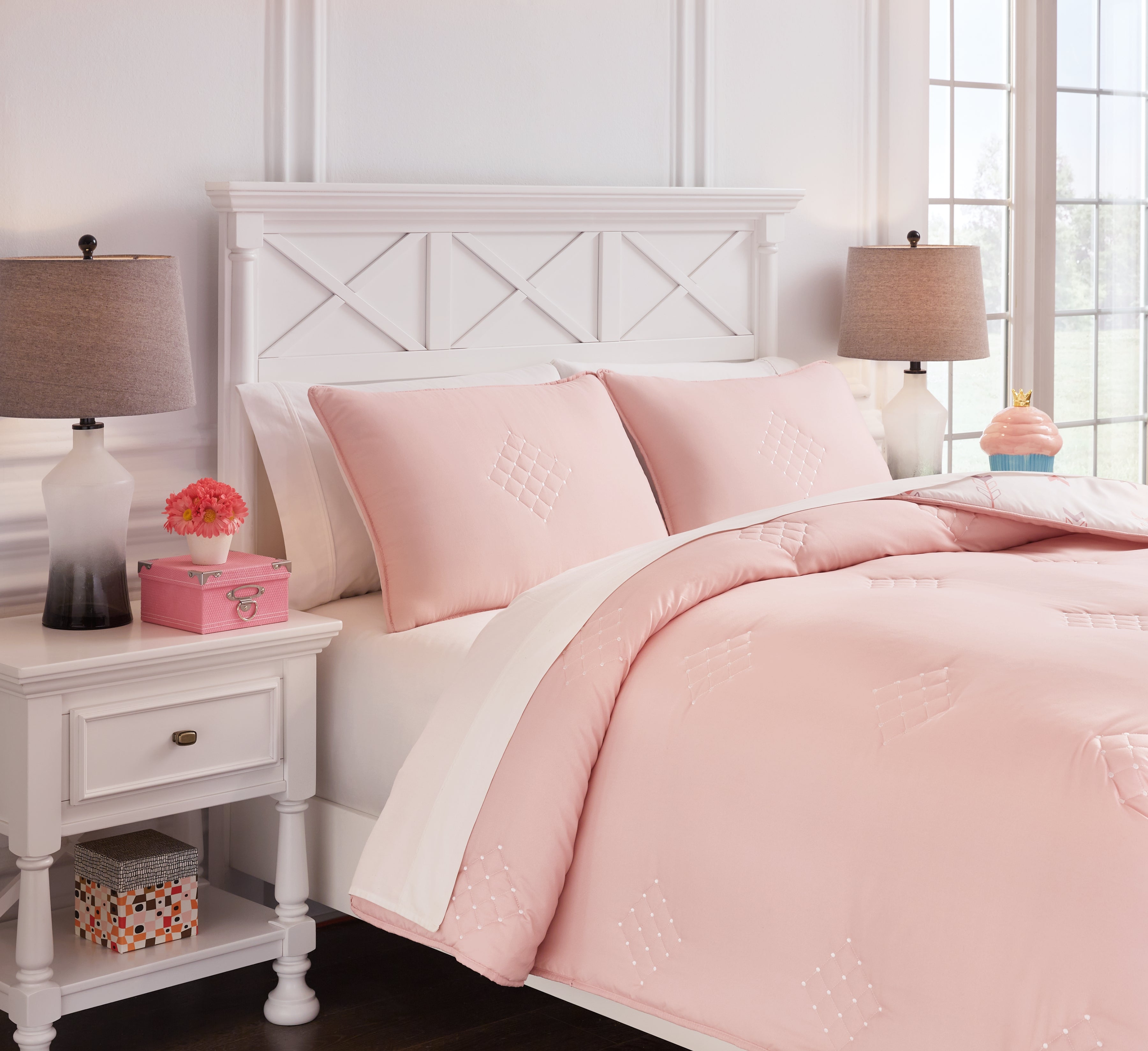 Furniture City Laplace - Ashley Furniture - Lexann Full Comforter Set - Full Comforter Set / Pink/White/Gray - Q901003F