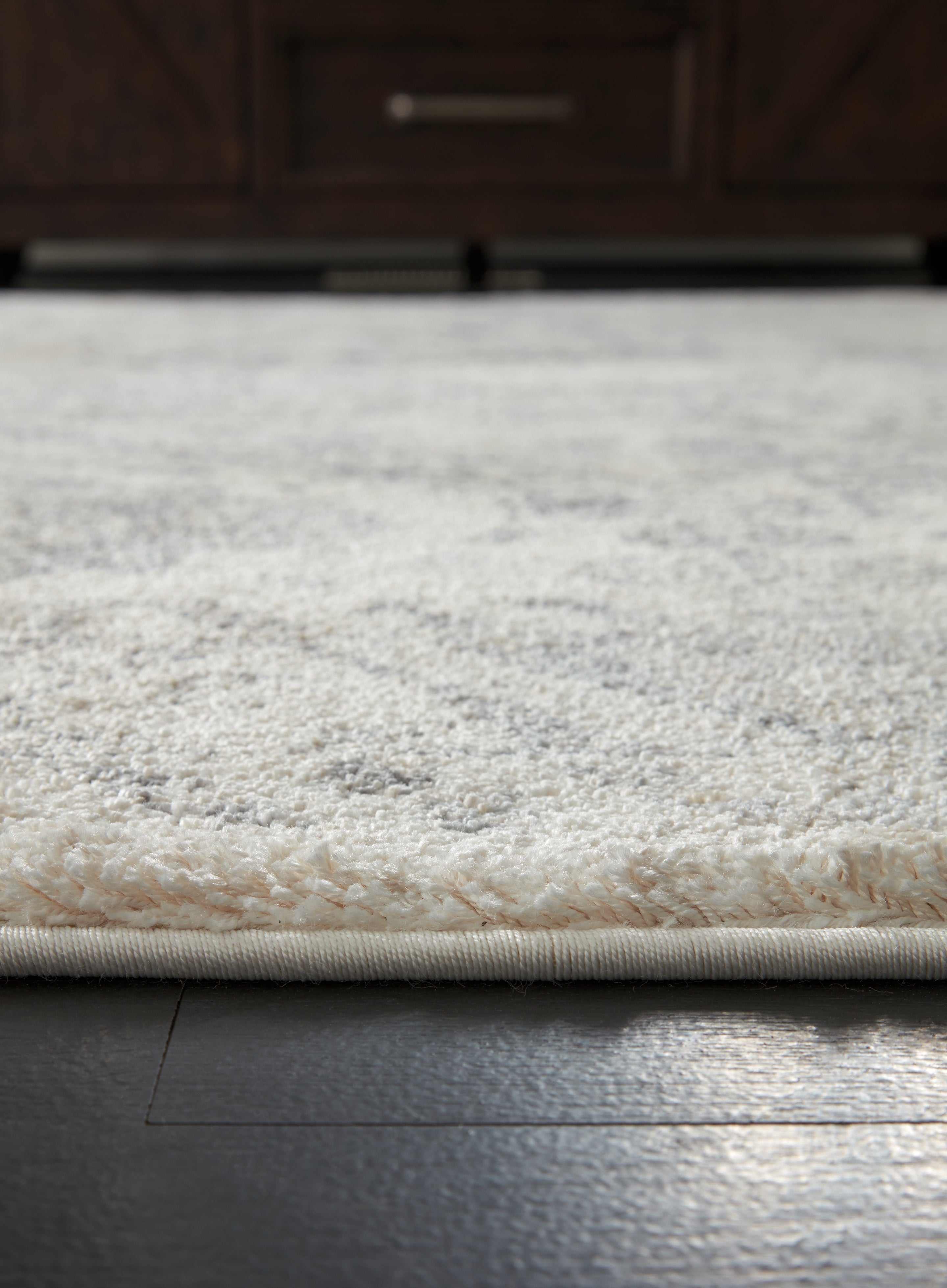 Furniture City Laplace - Ashley Furniture - Precia Rug - 5'3" x 7'3" Rug / Gray/Cream - R404132